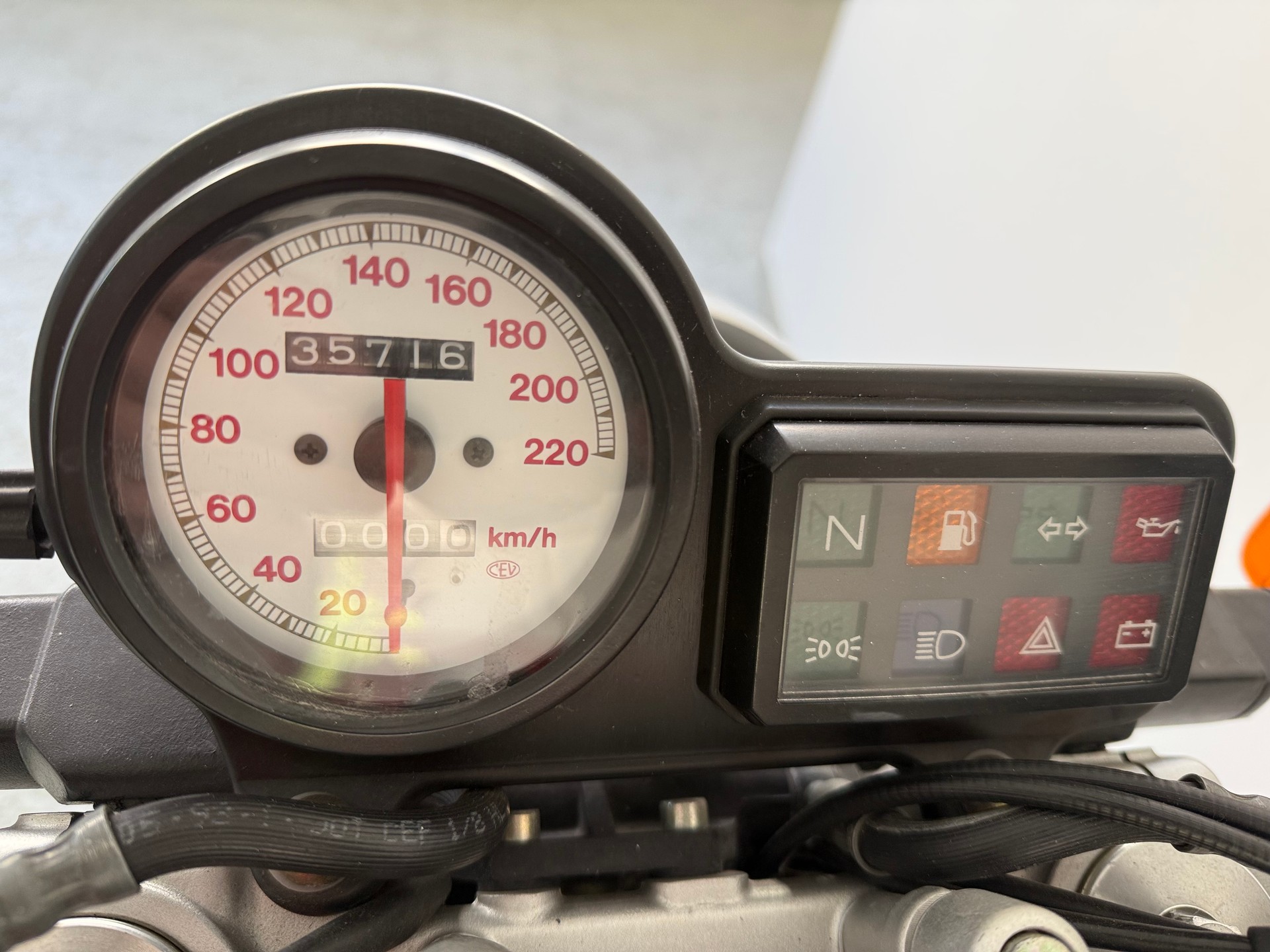 DUCATI Monster 900 **1993**-image-2