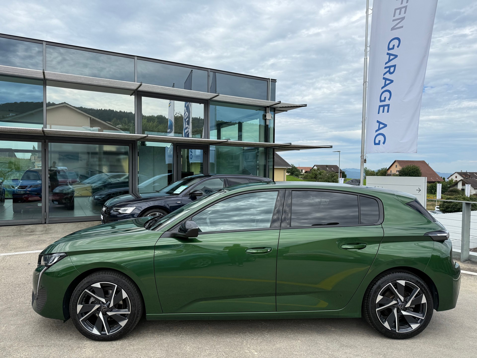 PEUGEOT 308 1.2 Allure Pack EAT8-image-4