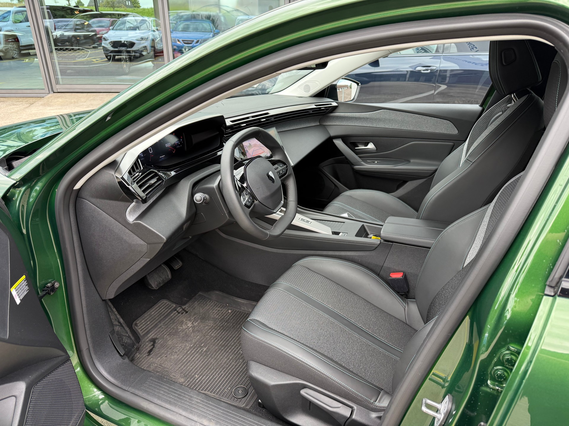 PEUGEOT 308 1.2 Allure Pack EAT8-image-10