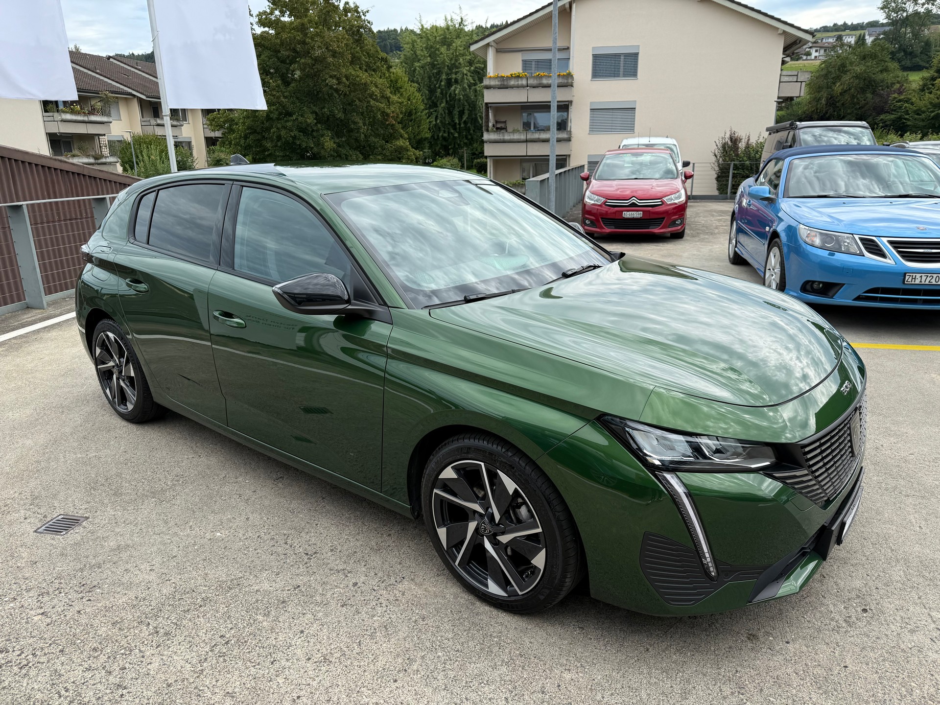 PEUGEOT 308 1.2 Allure Pack EAT8-image-9