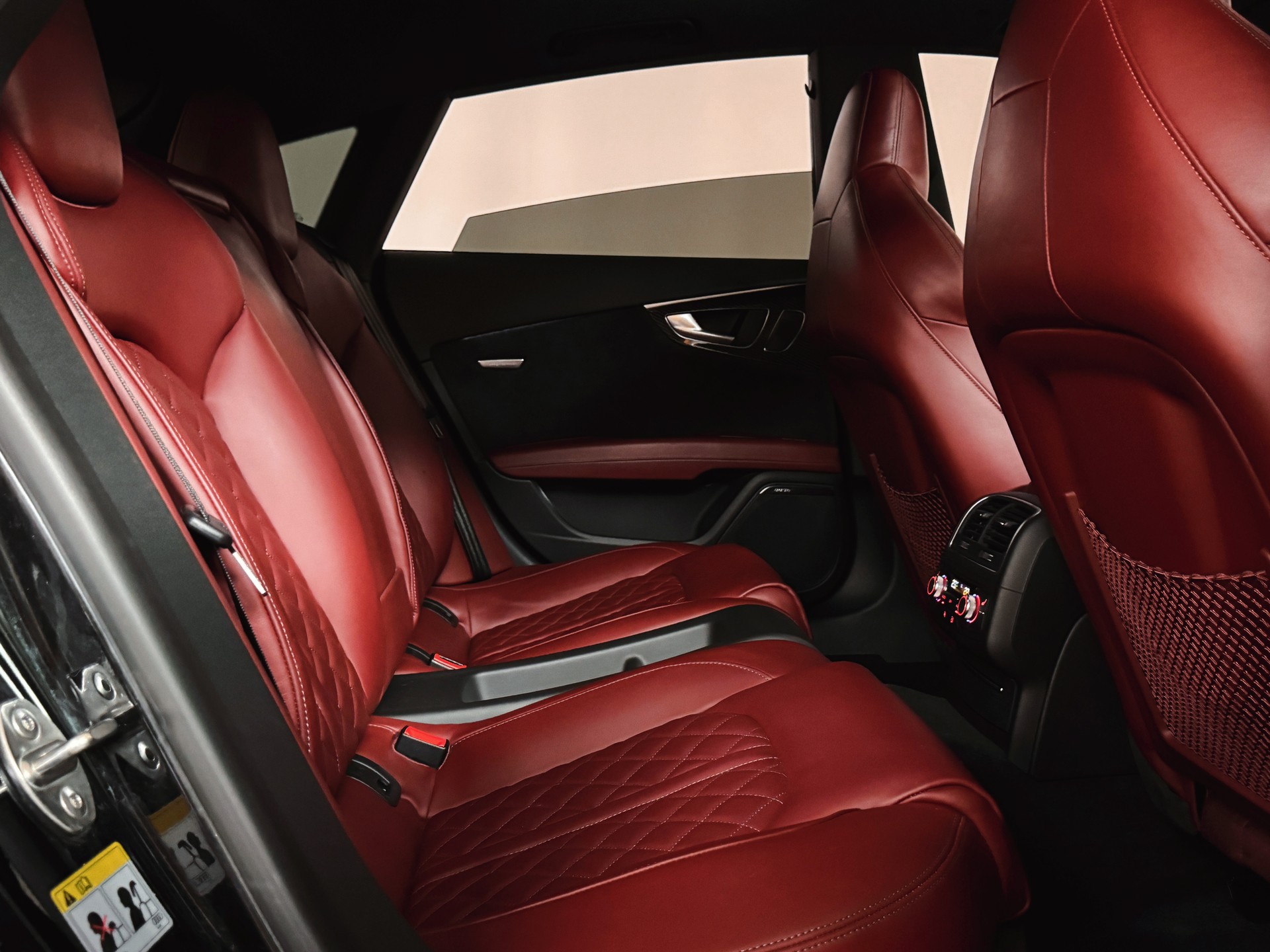 AUDI S7 Sportback 4.0 TFSI V8 quattro S-tronic-image-16