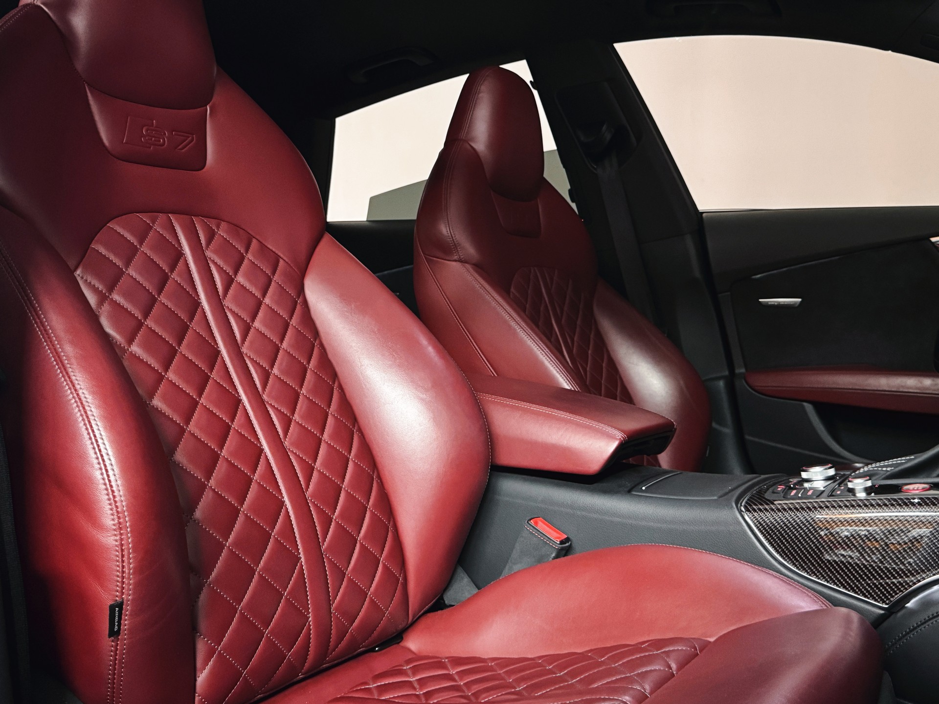 AUDI S7 Sportback 4.0 TFSI V8 quattro S-tronic-image-17