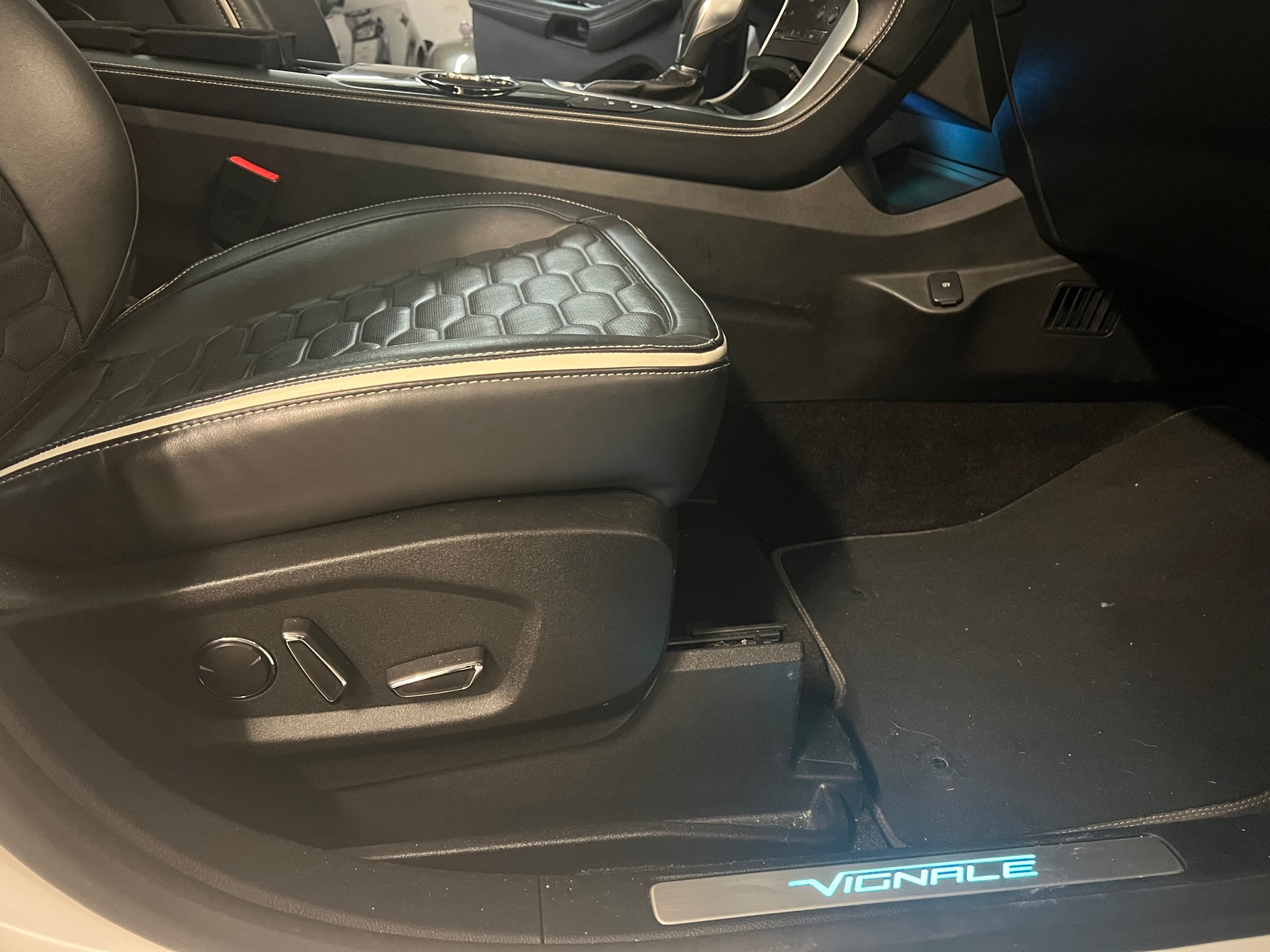 FORD Edge 2.0 TDCi Vignale 4WD PowerShift-image-13