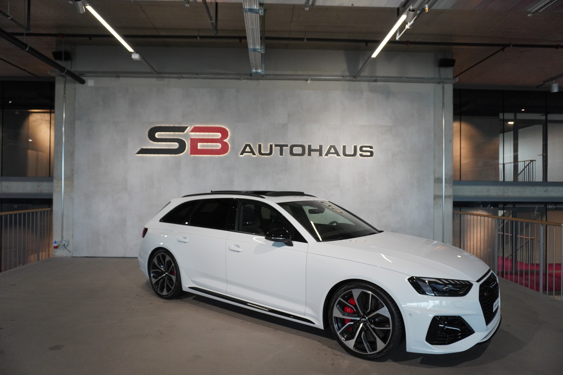 AUDI RS4 Avant quattro tiptronic
