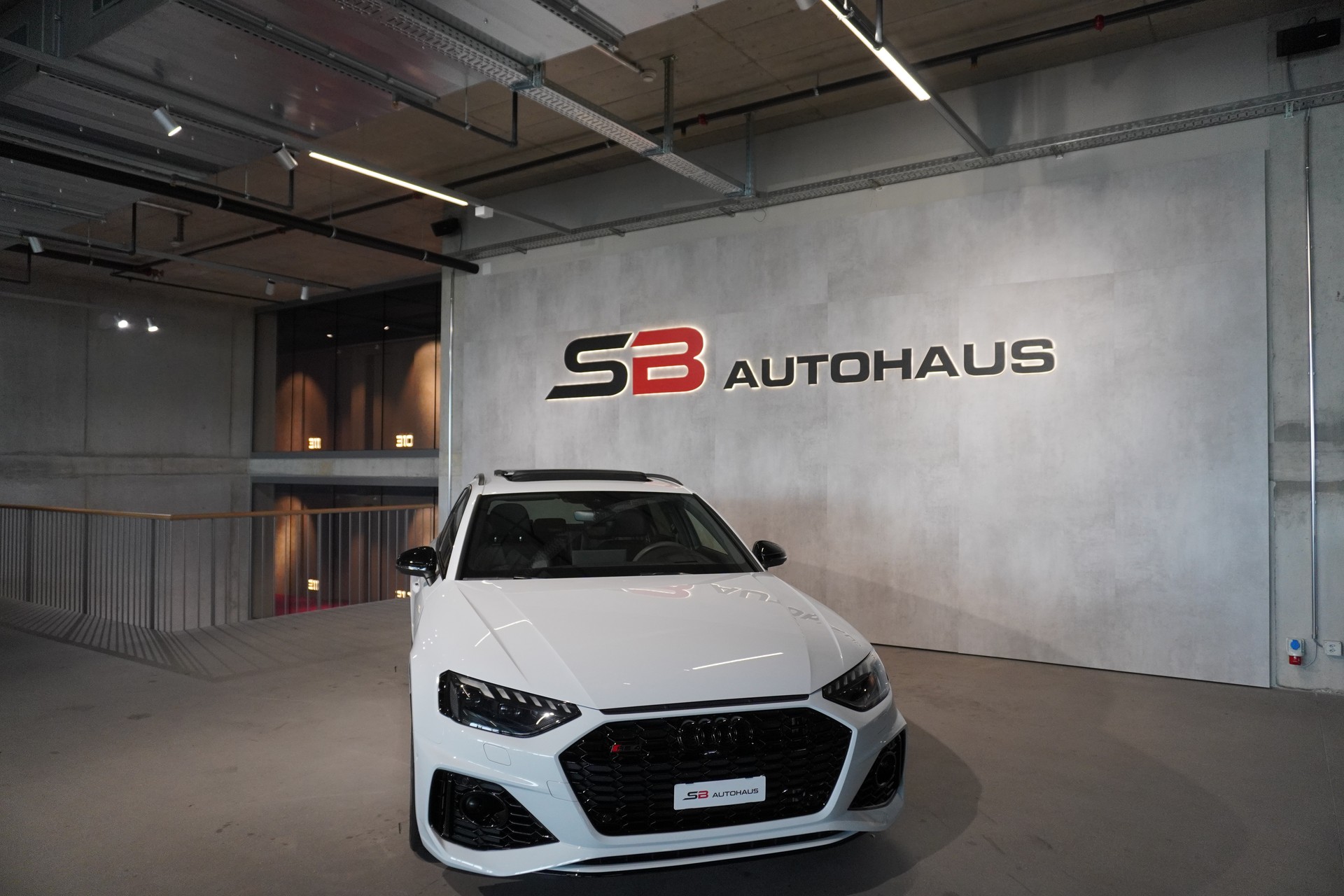 AUDI RS4 Avant quattro tiptronic-showroom-element-2
