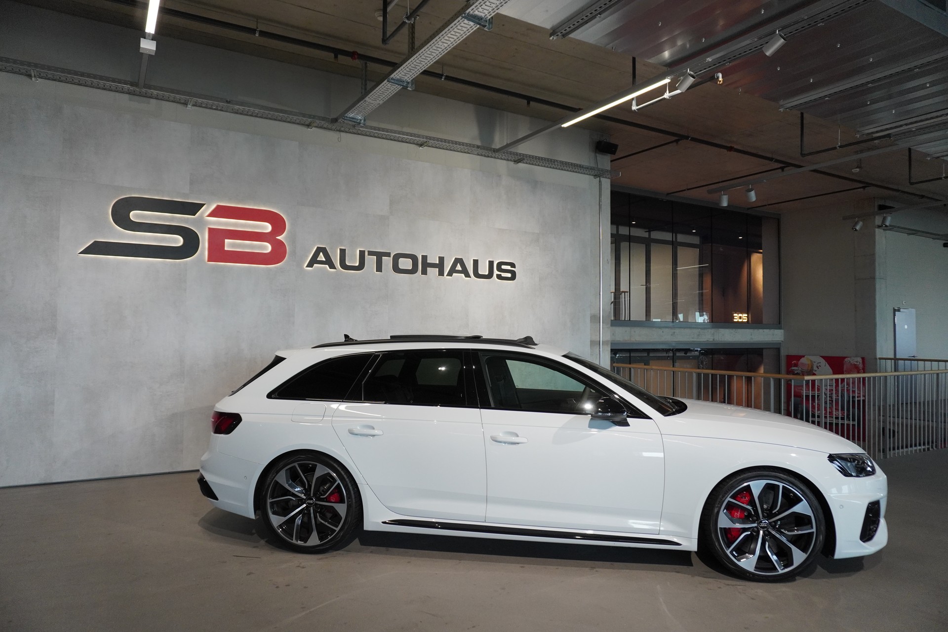 AUDI RS4 Avant quattro tiptronic-showroom-element-1