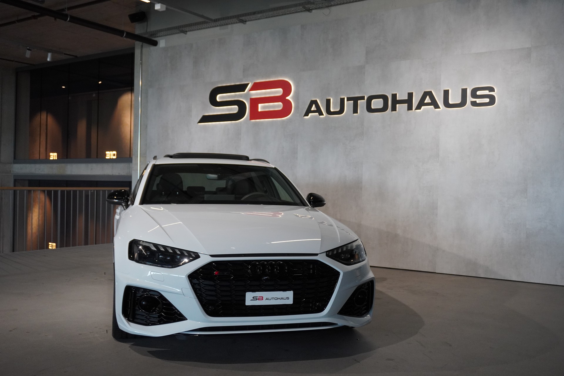AUDI RS4 Avant quattro tiptronic-showroom-element-3