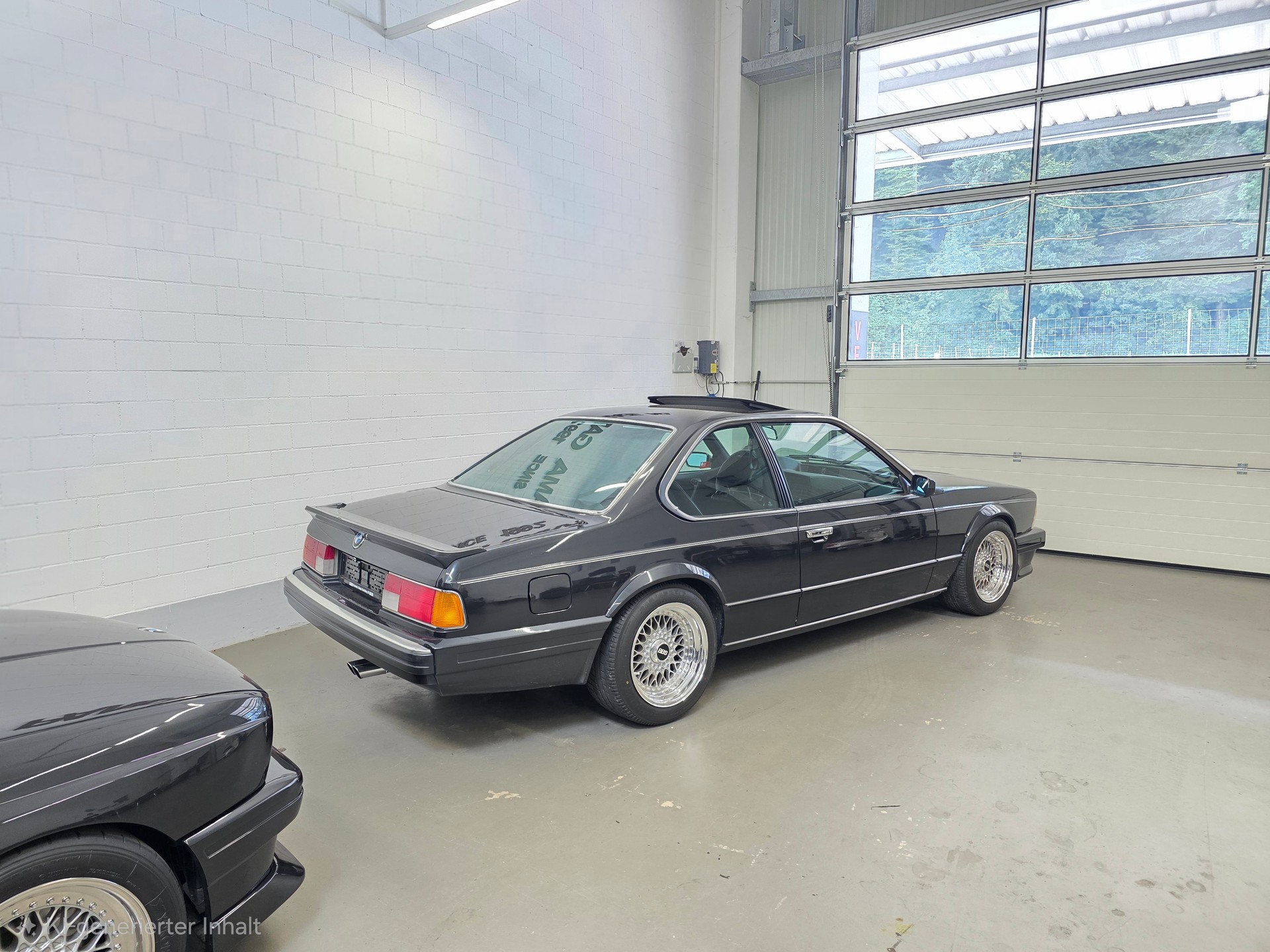 BMW 635CSi-showroom-element-2
