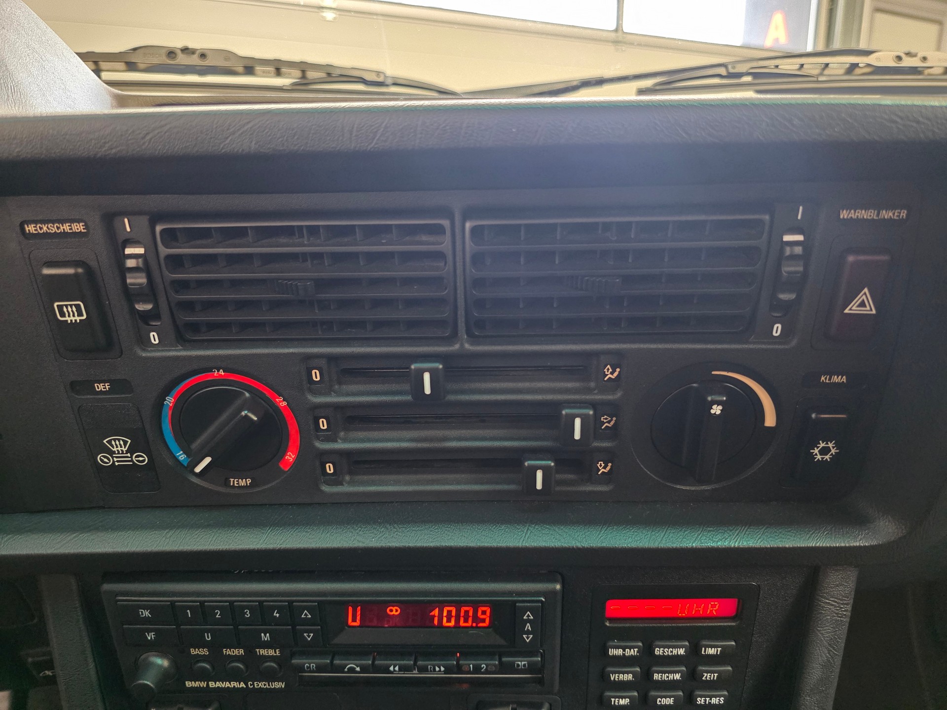 BMW 635CSi-image-8