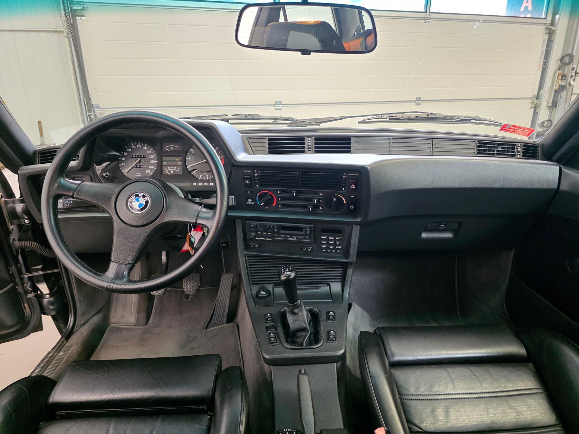 BMW 635CSi-image-5