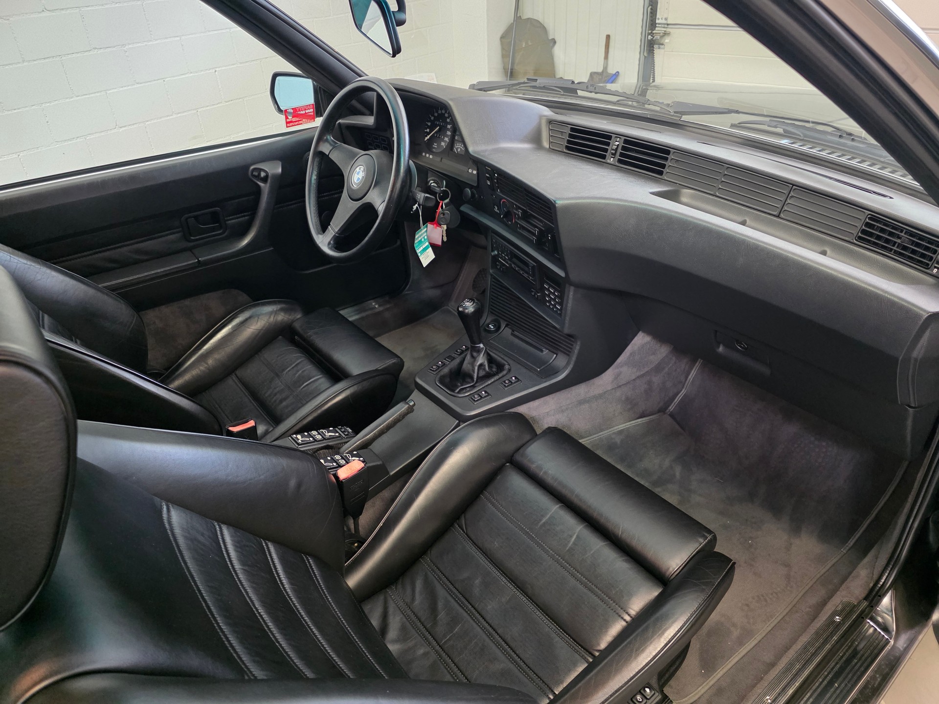 BMW 635CSi-image-14