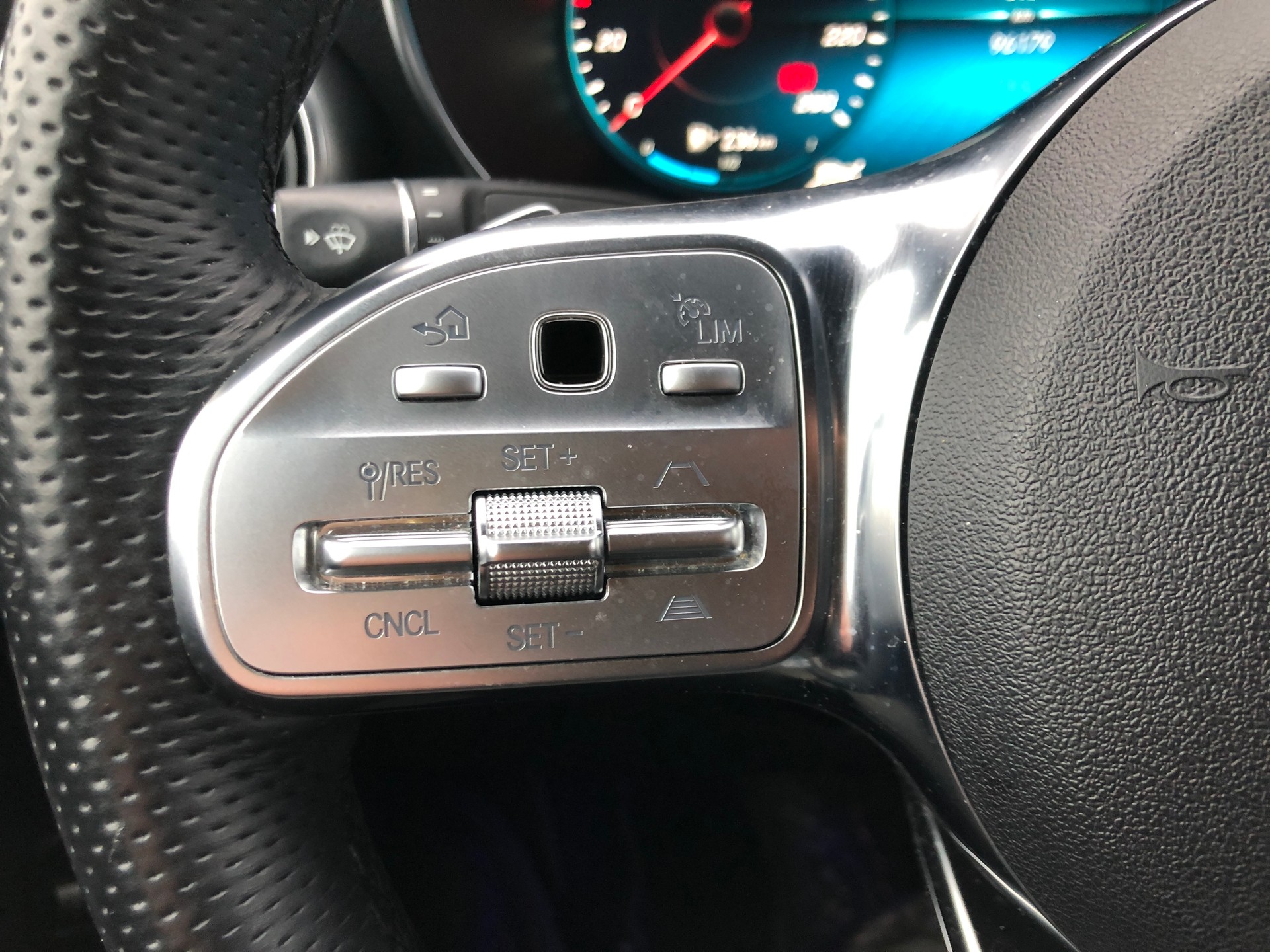 MERCEDES-BENZ GLC Coupé 200 AMG Line 4Matic 9G-Tronic-image-9