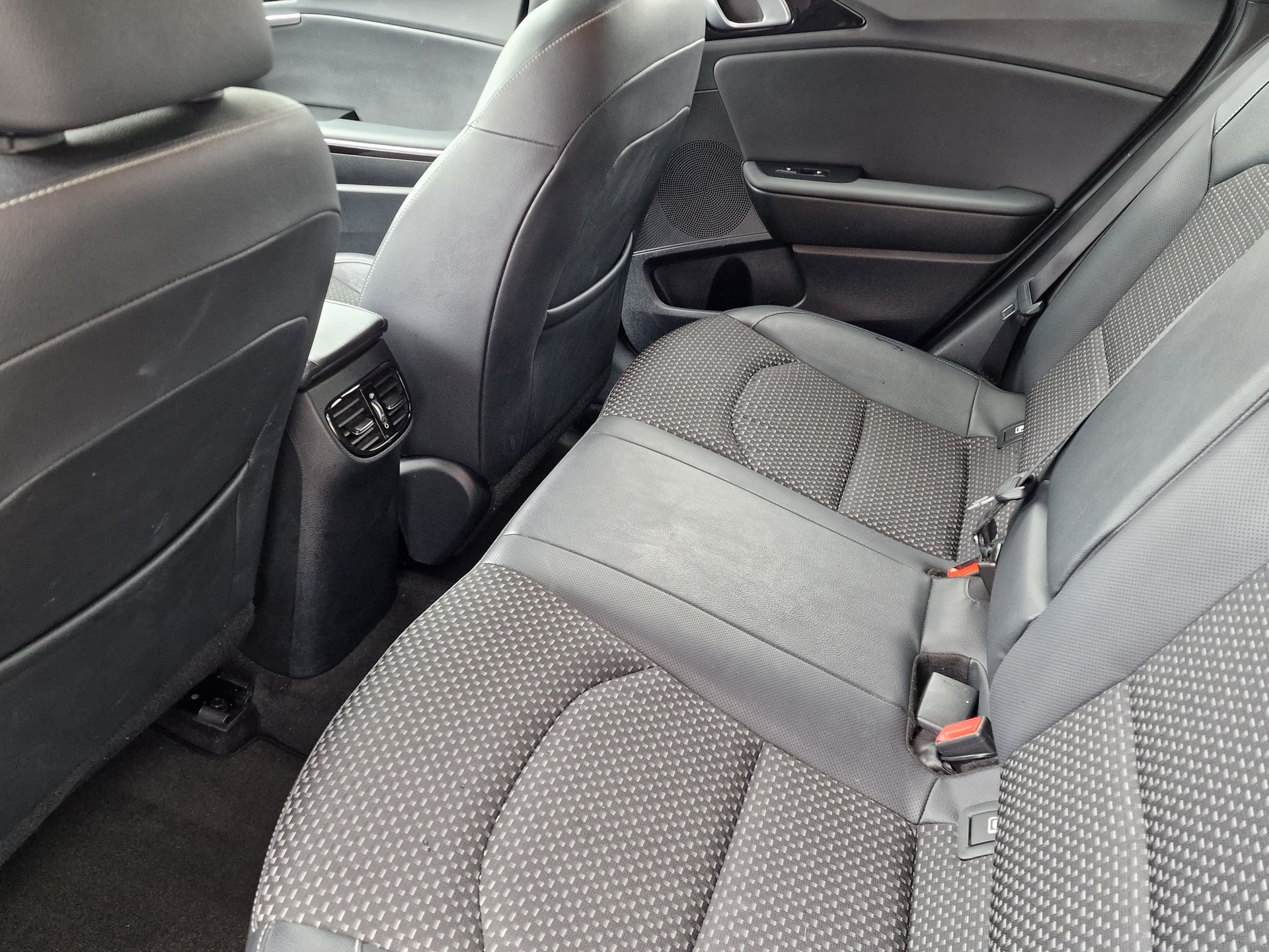 KIA Ceed Sportswagon 1.6 GDi Plug-in Hybrid Style DCT-image-5