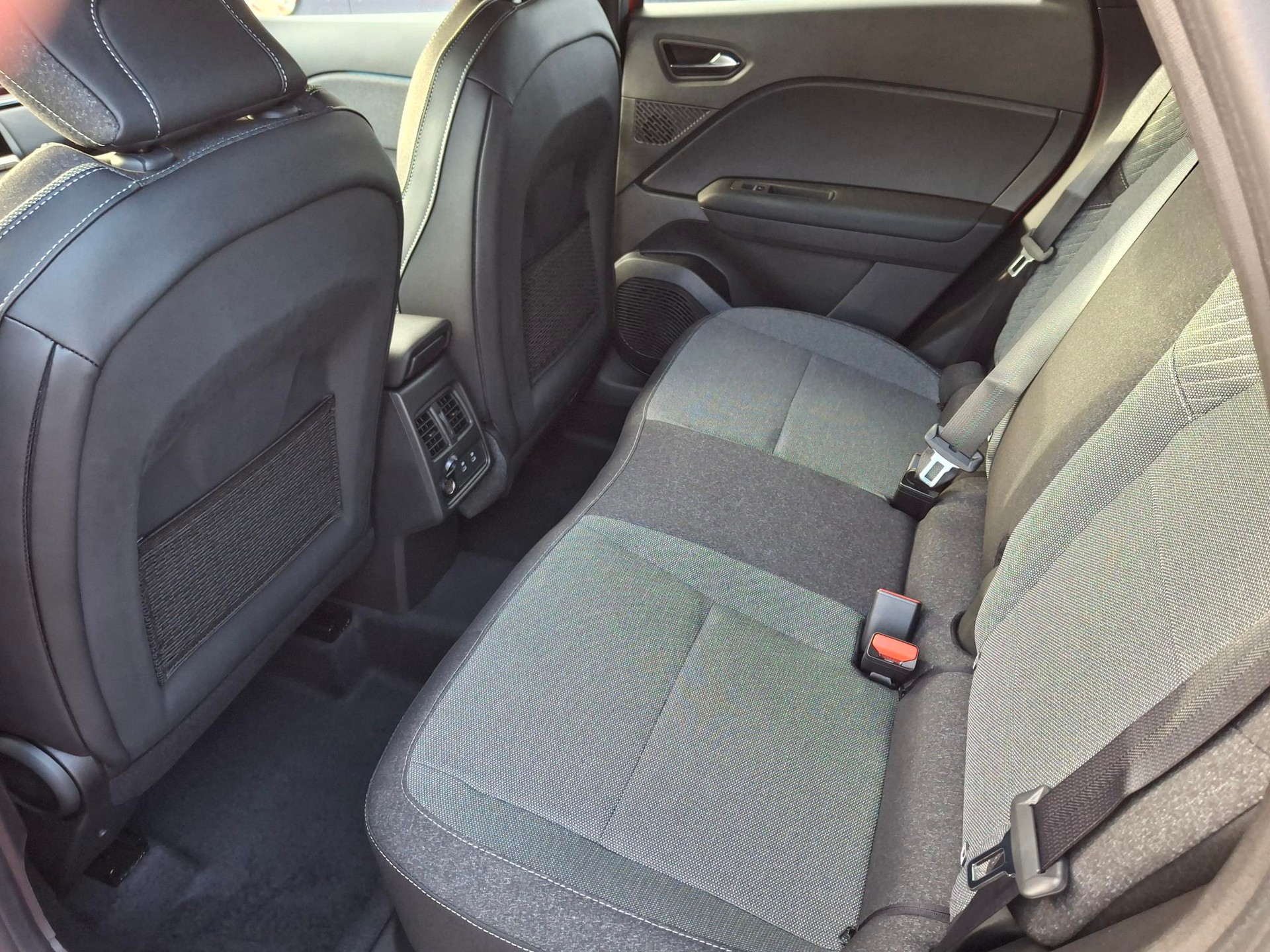 MITSUBISHI ASX 1.6 HEV Intense-image-8