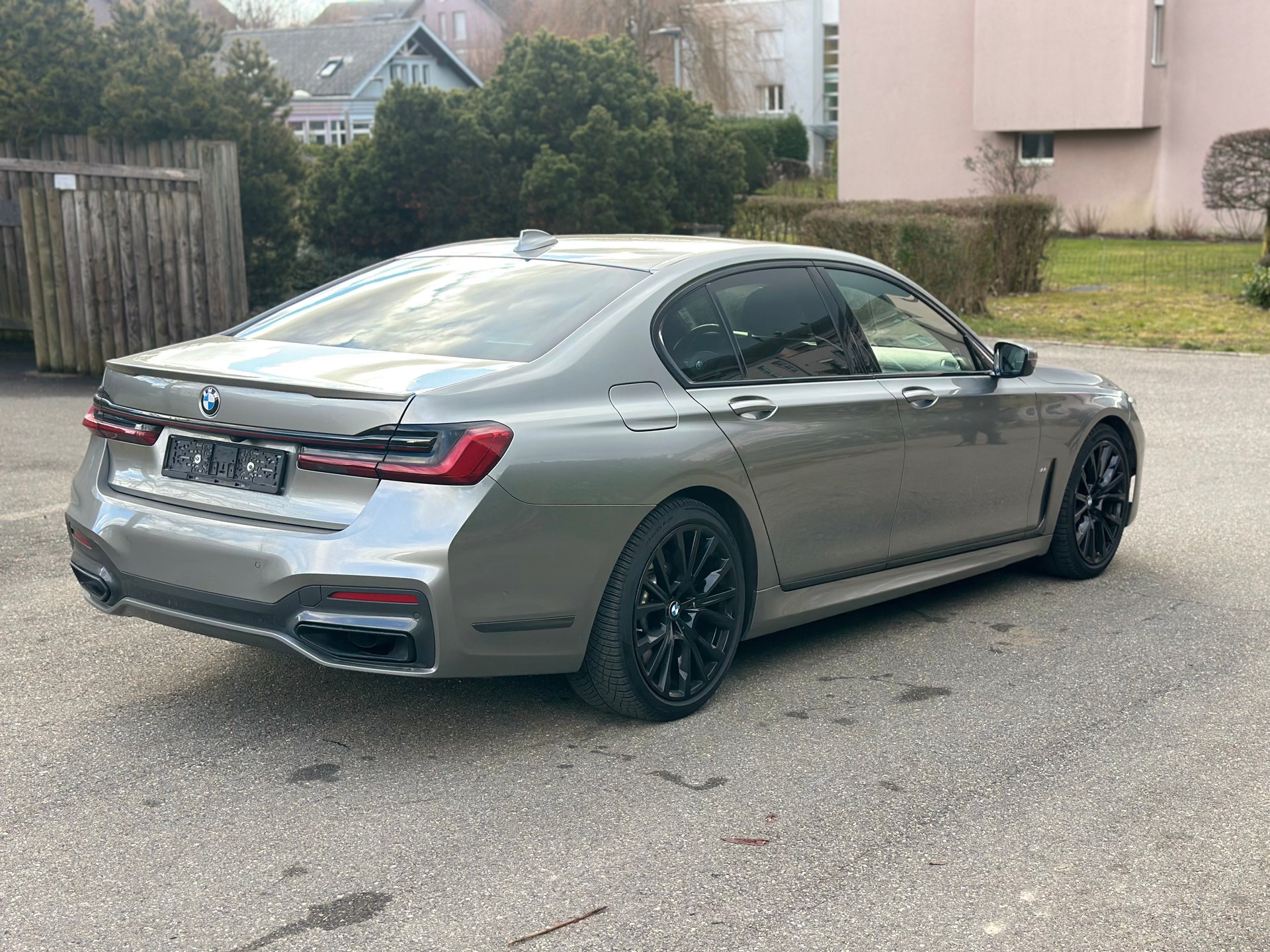 BMW 730d xDrive 48V M Sport Steptronic-image-2
