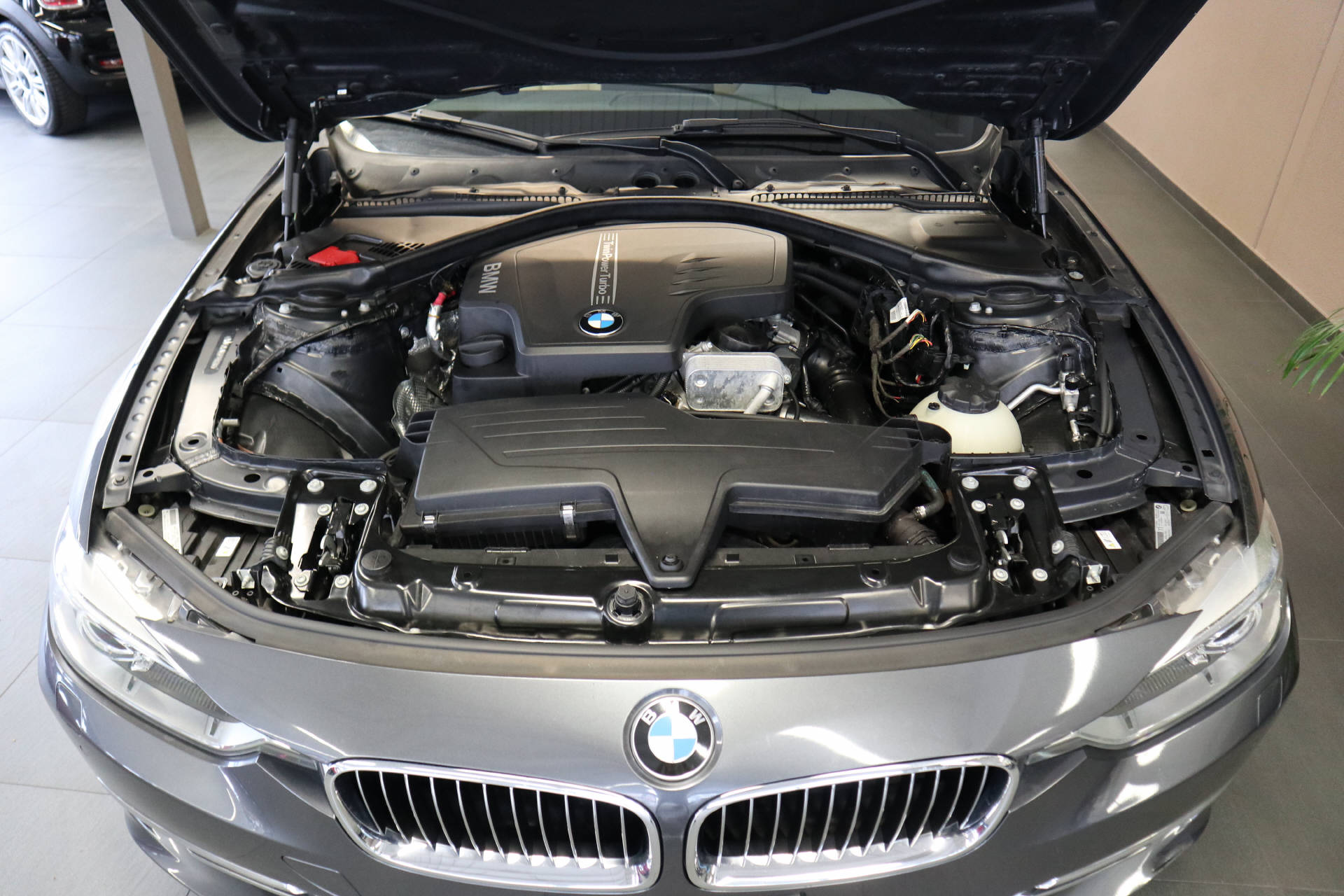 BMW 328i xDrive Luxury Line-image-15