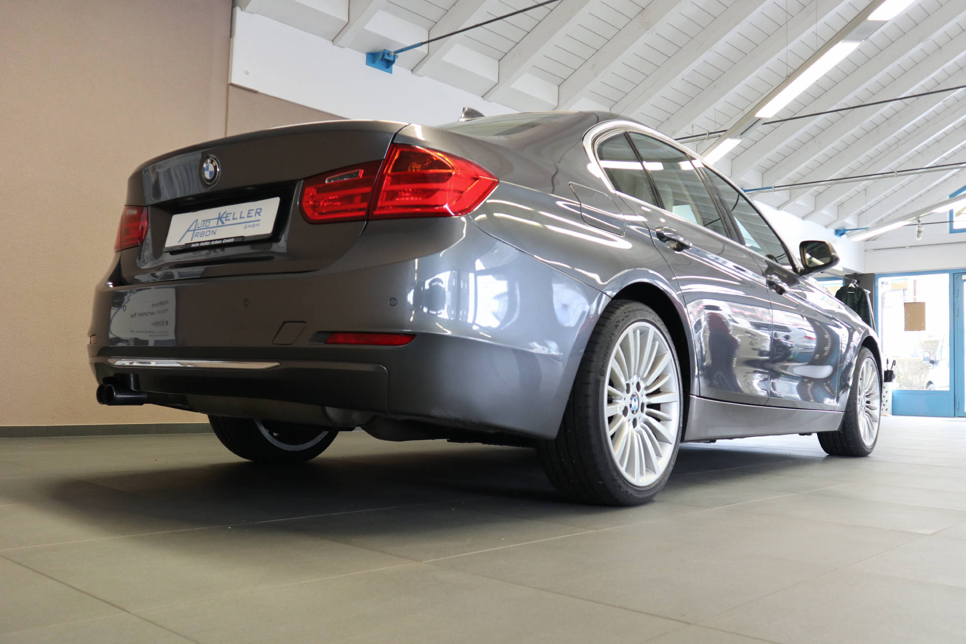 BMW 328i xDrive Luxury Line-image-5