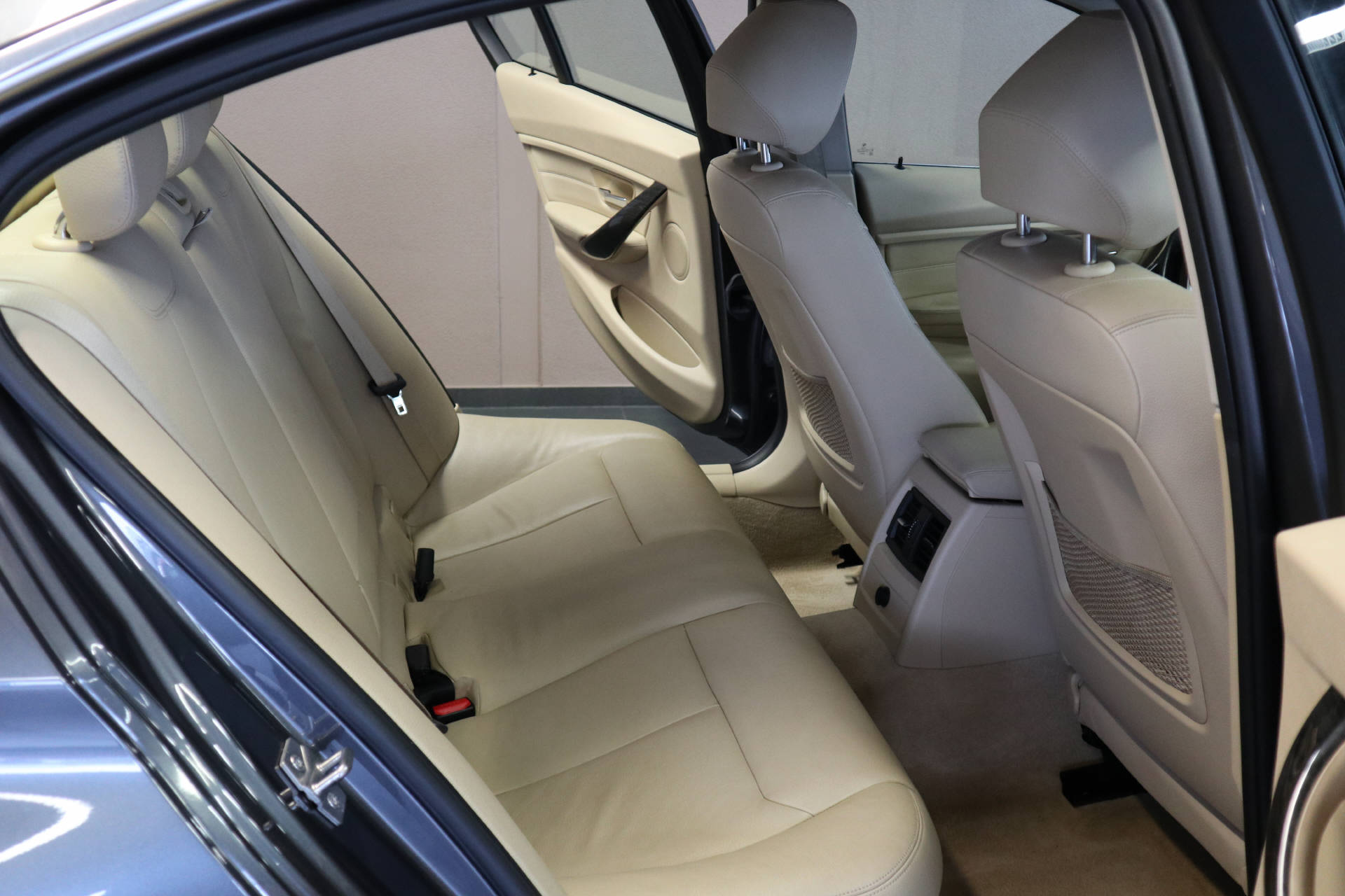 BMW 328i xDrive Luxury Line-image-8