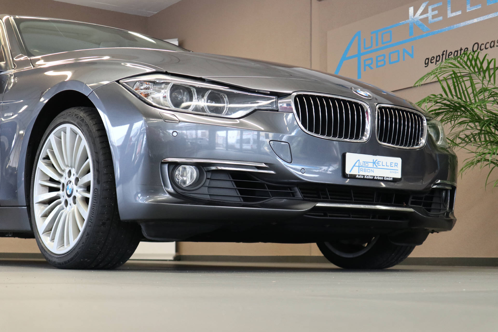 BMW 328i xDrive Luxury Line-image-4