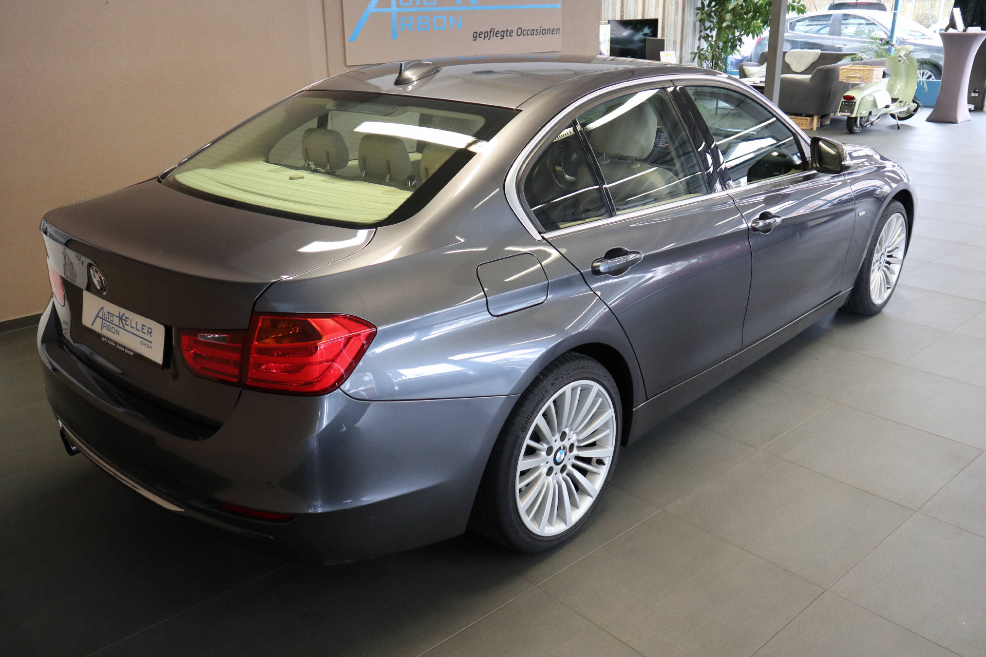 BMW 328i xDrive Luxury Line-image-6