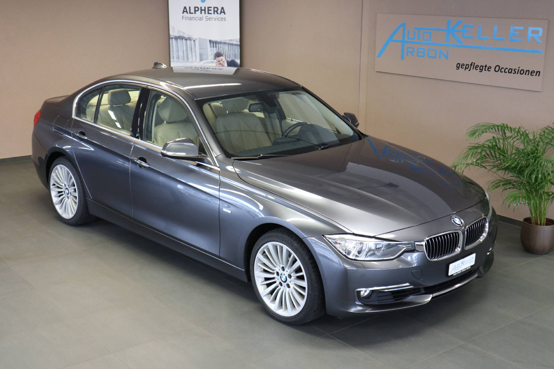BMW 328i xDrive Luxury Line-image-1