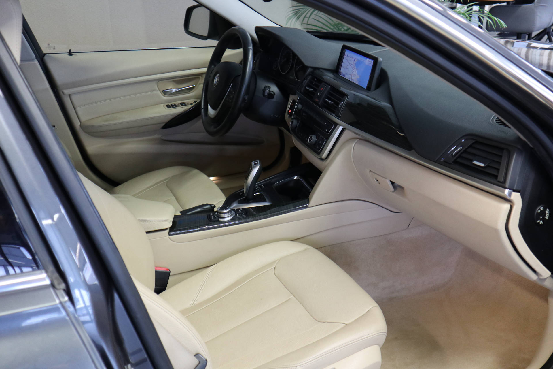 BMW 328i xDrive Luxury Line-image-7