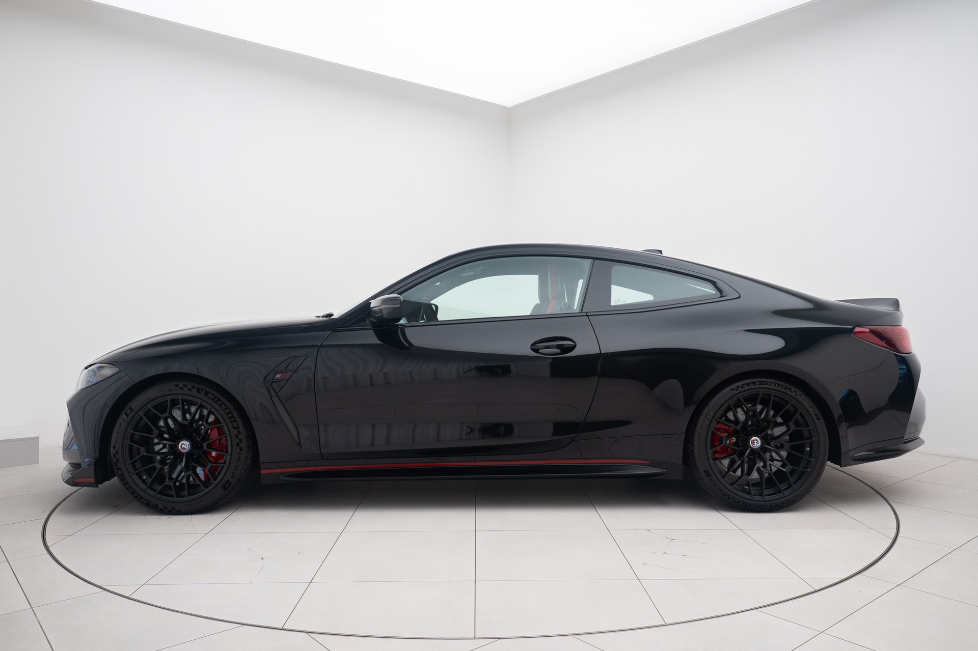 BMW M4 CSL Coupé-showroom-element-1