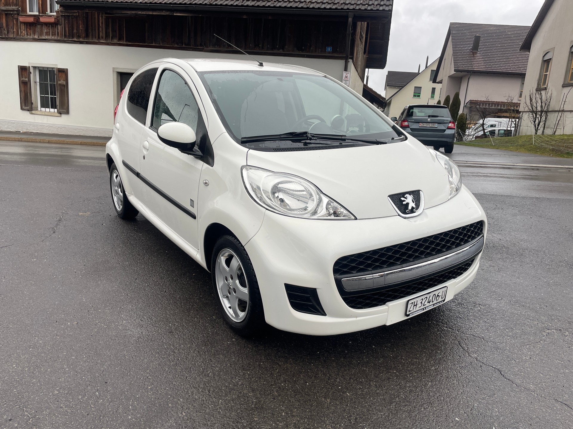PEUGEOT 107 1.0 Swiss Edition
