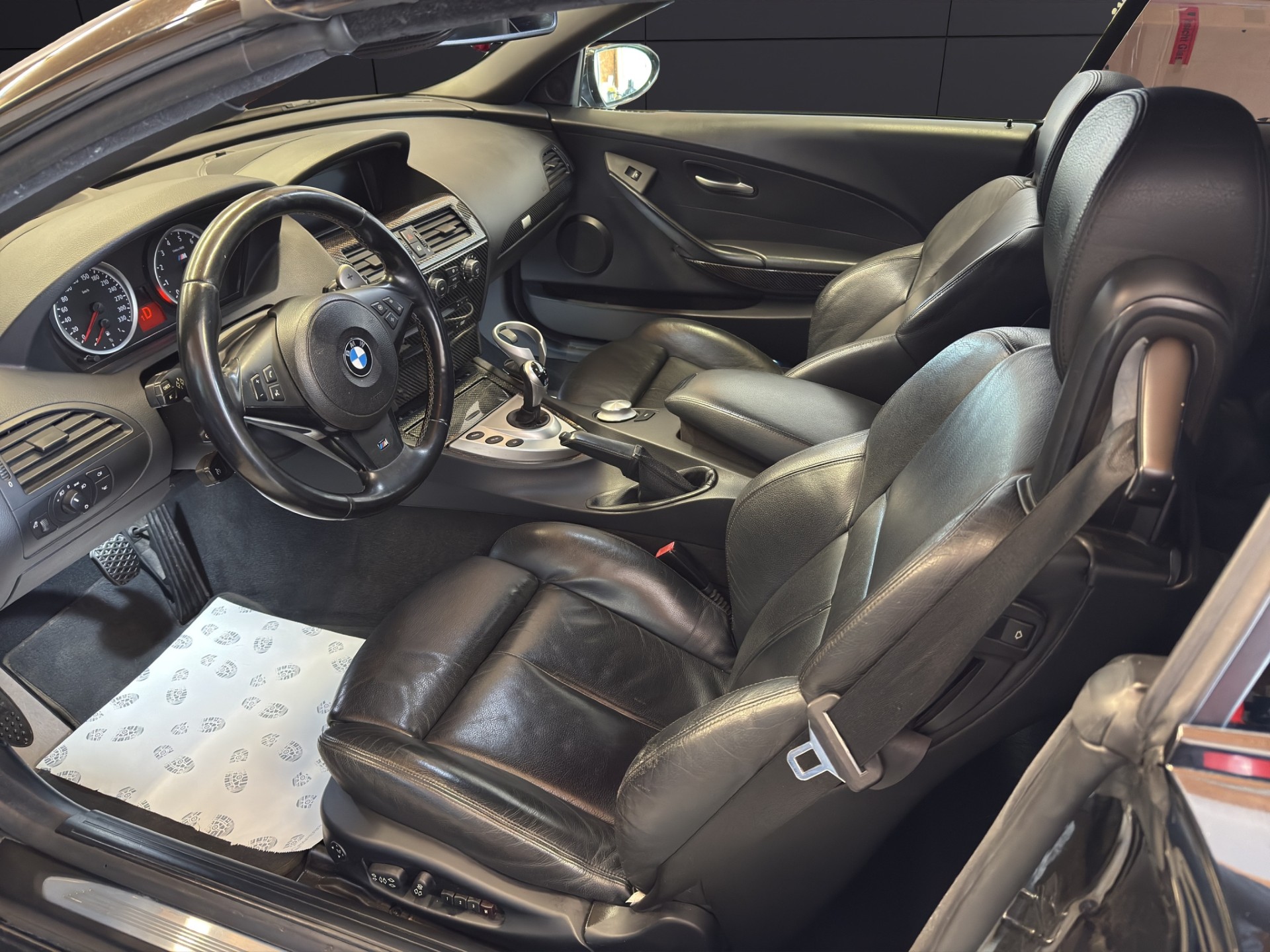 BMW M6 Cabrio 5.0 V10-image-9