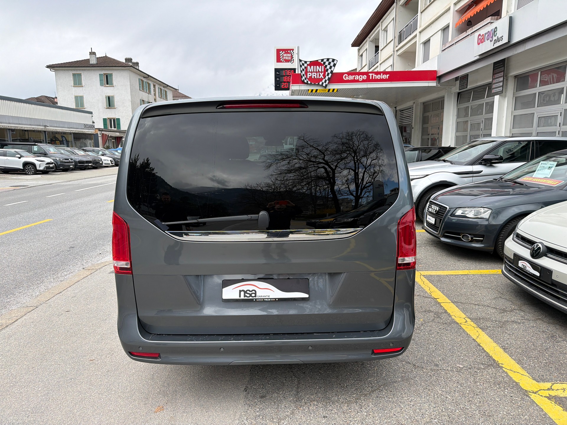 MERCEDES-BENZ V 300 d lang Exclusive 4Matic 9G-Tronic-showroom-element-3
