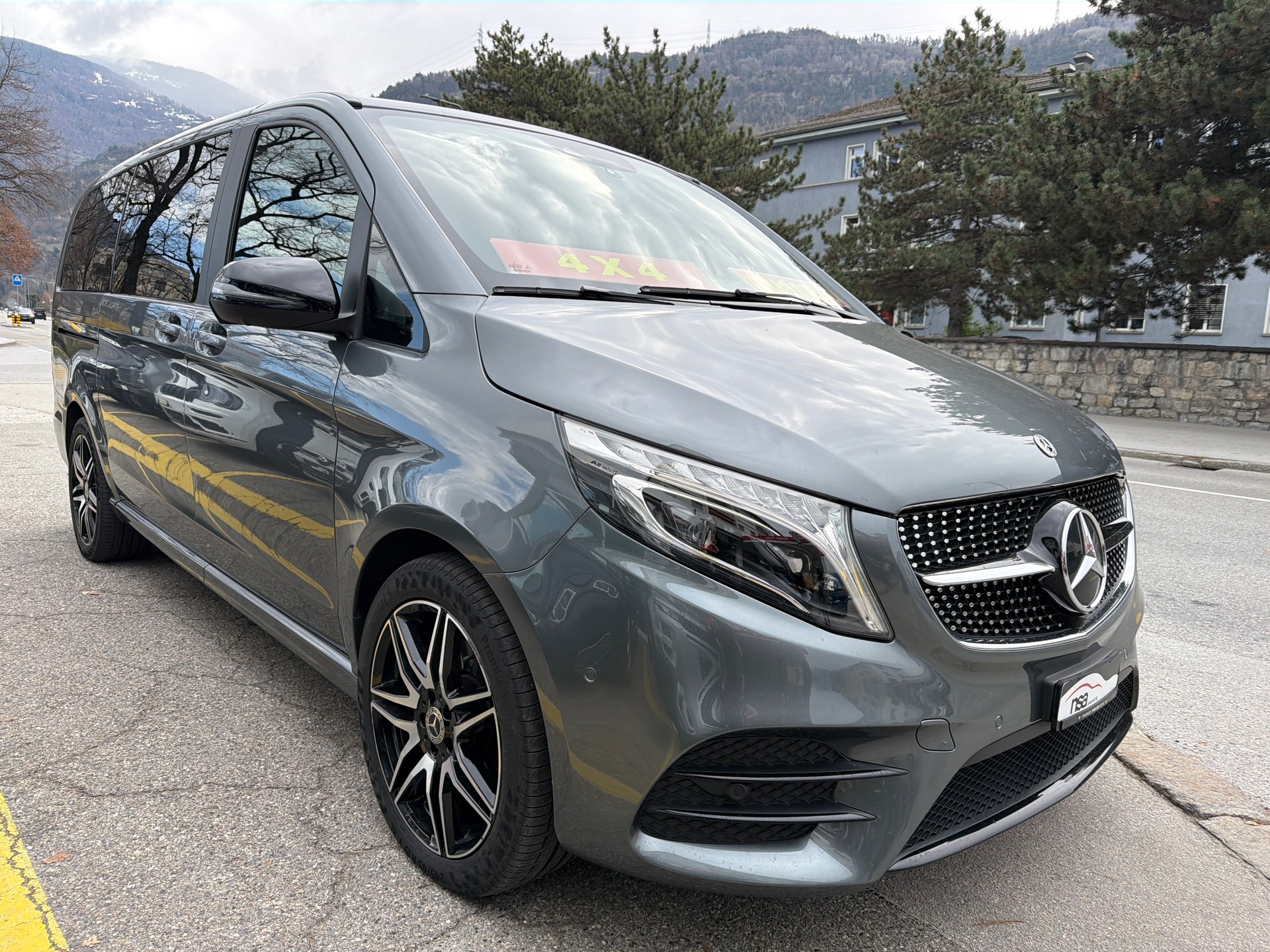 MERCEDES-BENZ V 300 d lang Exclusive 4Matic 9G-Tronic-showroom-element-1