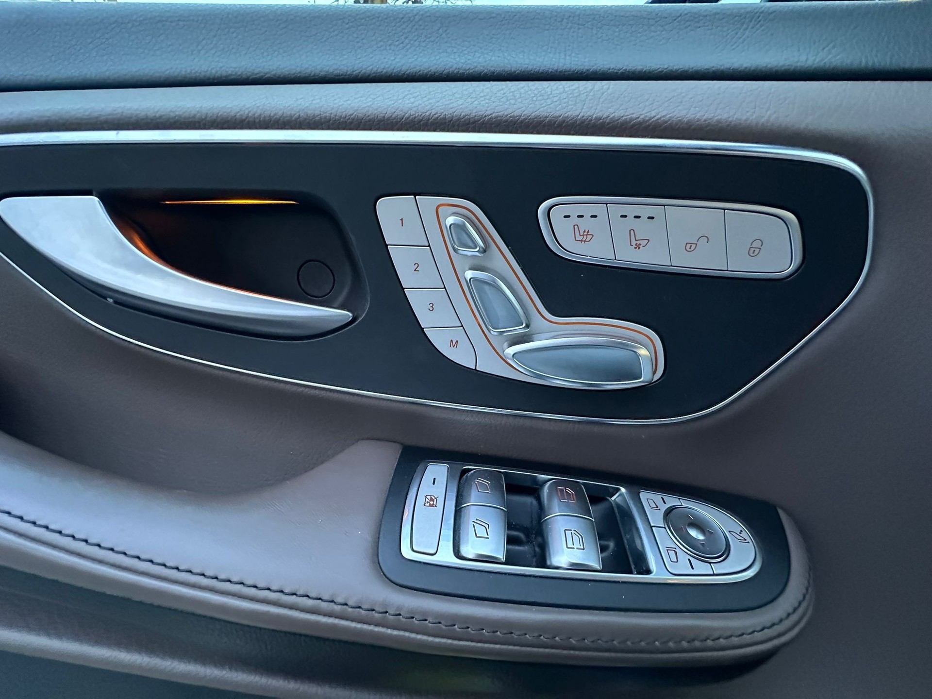 MERCEDES-BENZ V 300 d lang Exclusive 4Matic 9G-Tronic-image-12