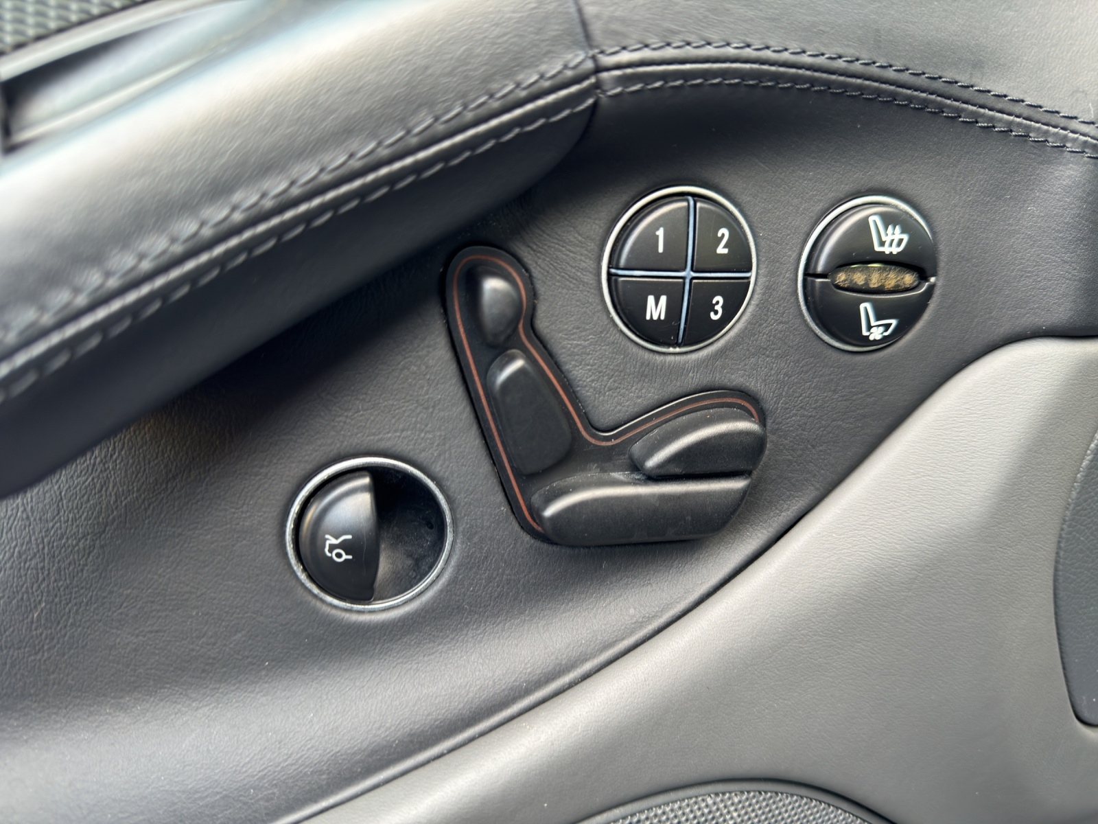 MERCEDES-BENZ SL 500 Automatic-image-19