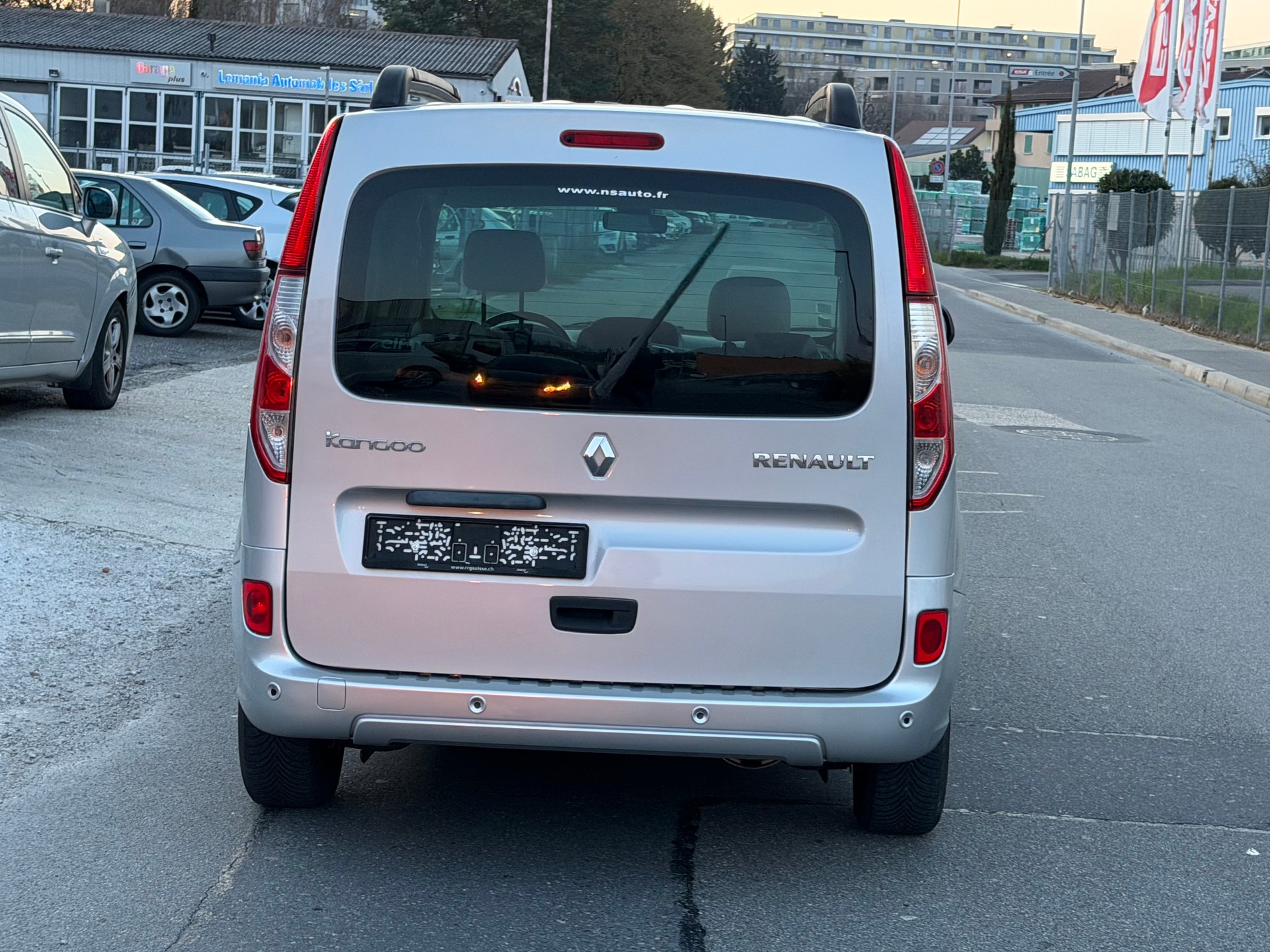 RENAULT Kangoo 1.5 dCi Swiss Edition-image-4
