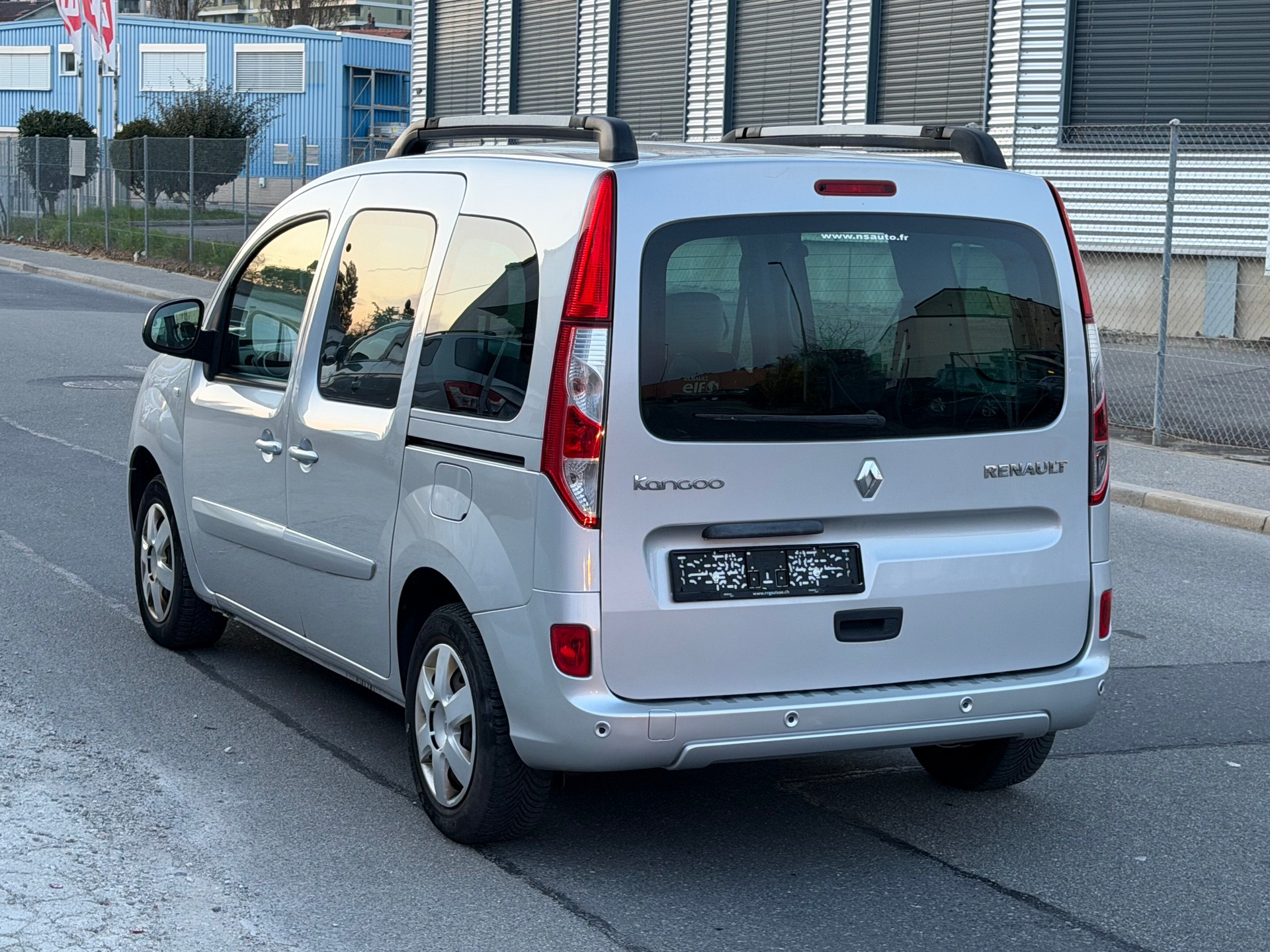 RENAULT Kangoo 1.5 dCi Swiss Edition-image-5