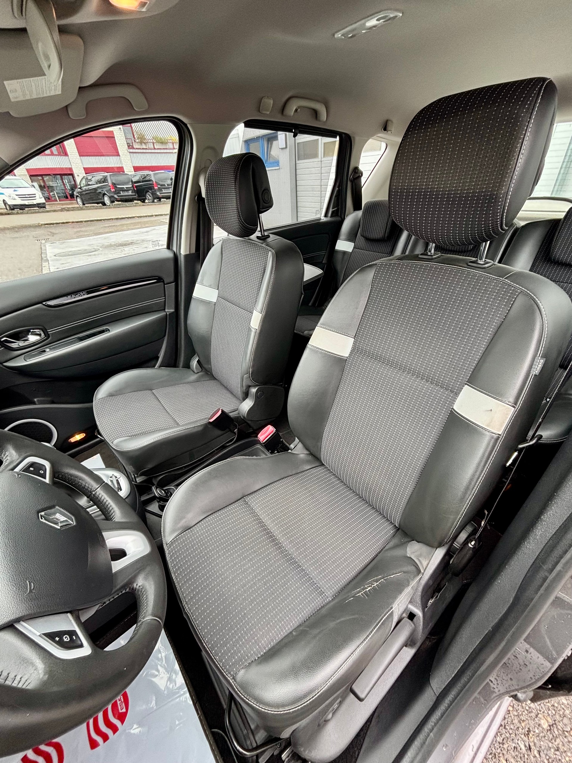 RENAULT Scénic 2.0 16V Dynamique X-Tronic CVT-image-9