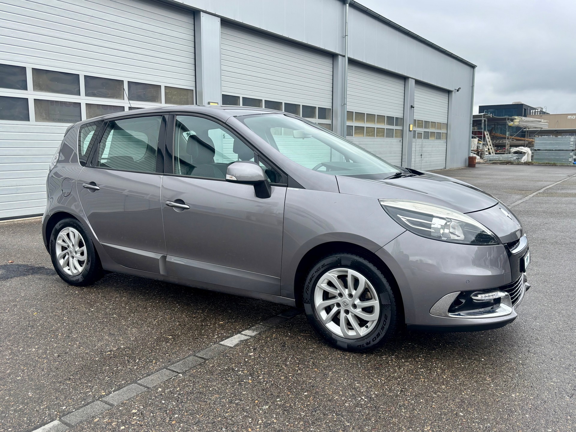 RENAULT Scénic 2.0 16V Dynamique X-Tronic CVT-showroom-element-2