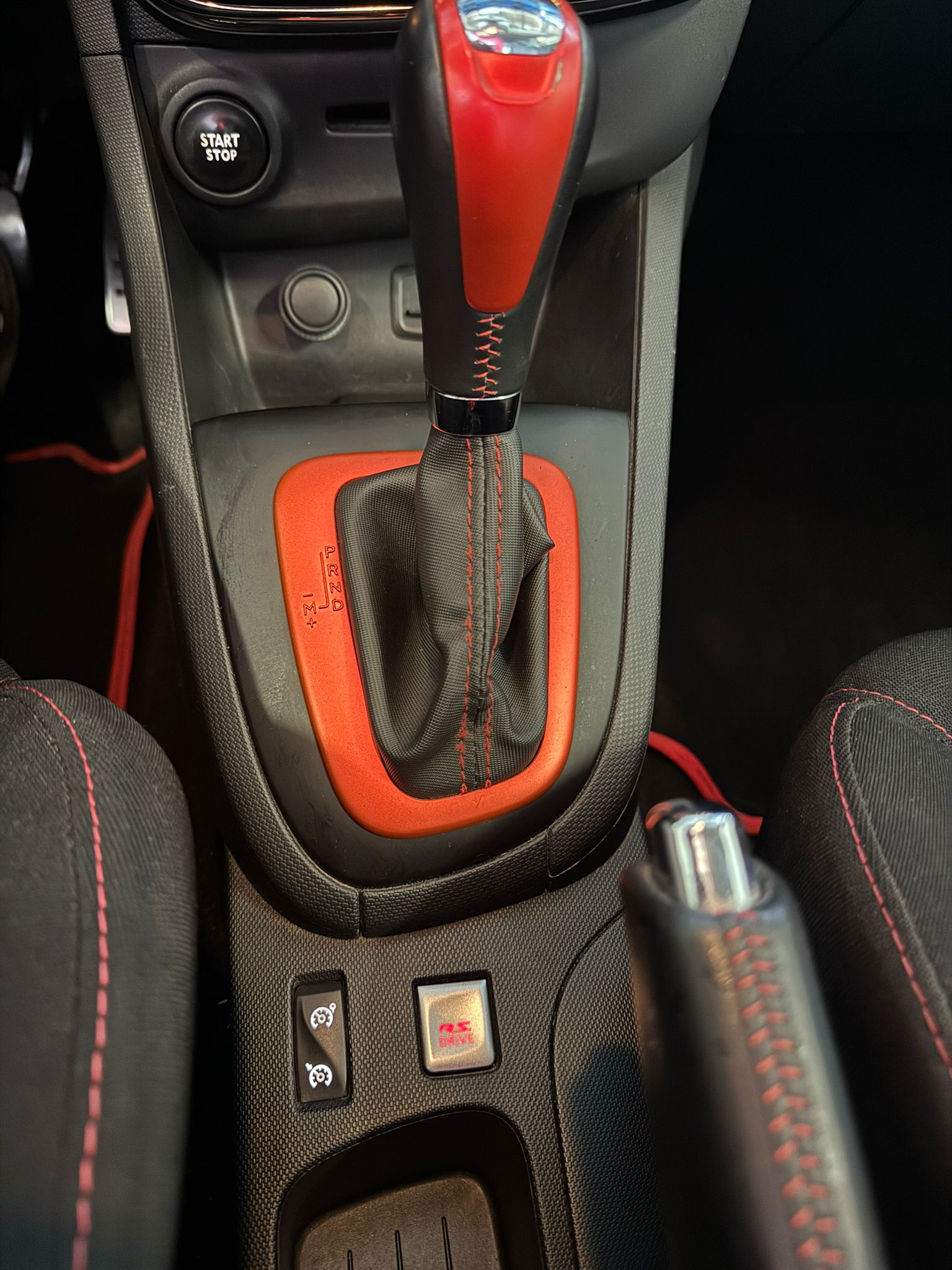RENAULT Clio 1.6 T RS 200 EDC-image-19