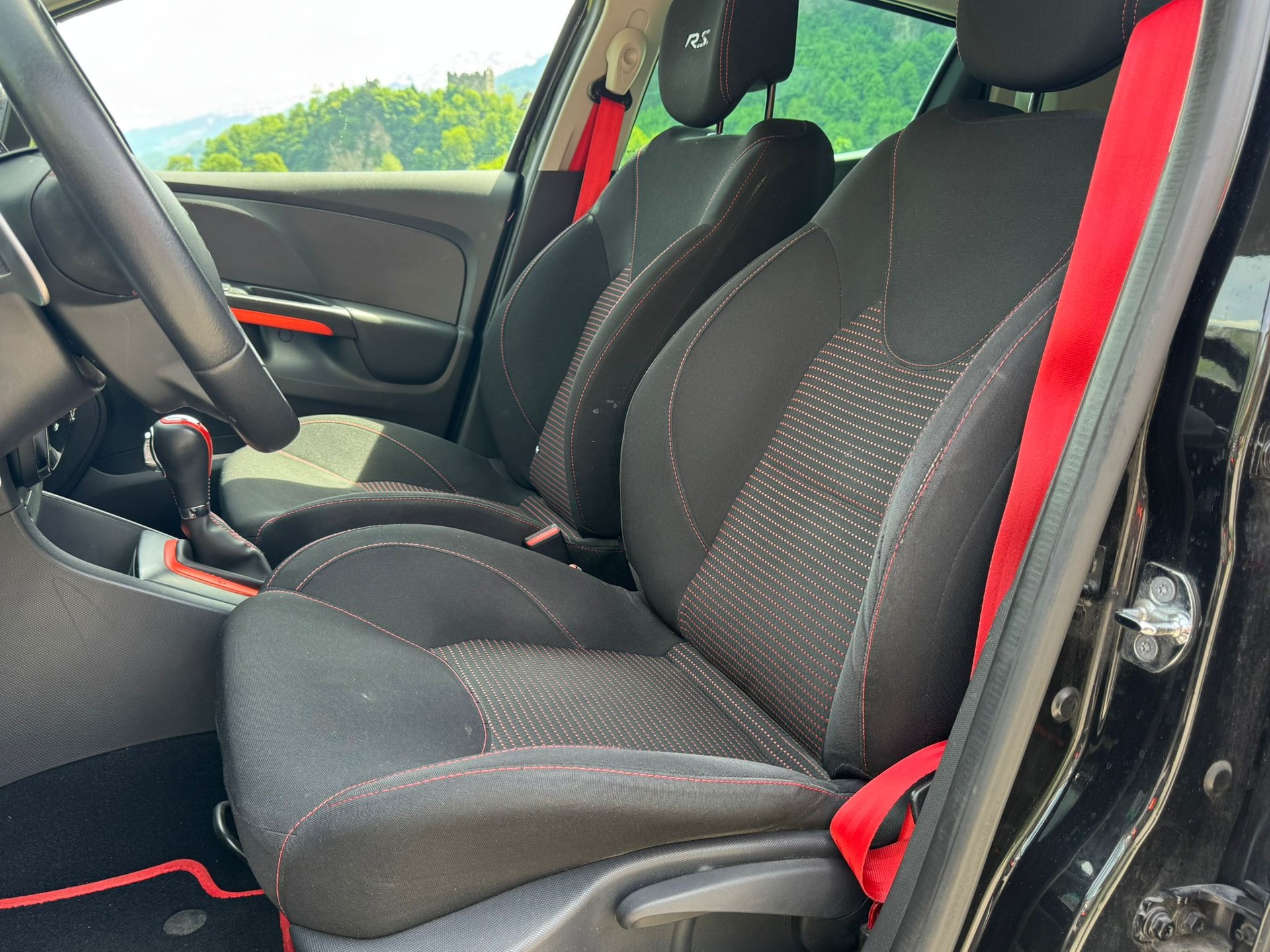 RENAULT Clio 1.6 T RS 200 EDC-image-16