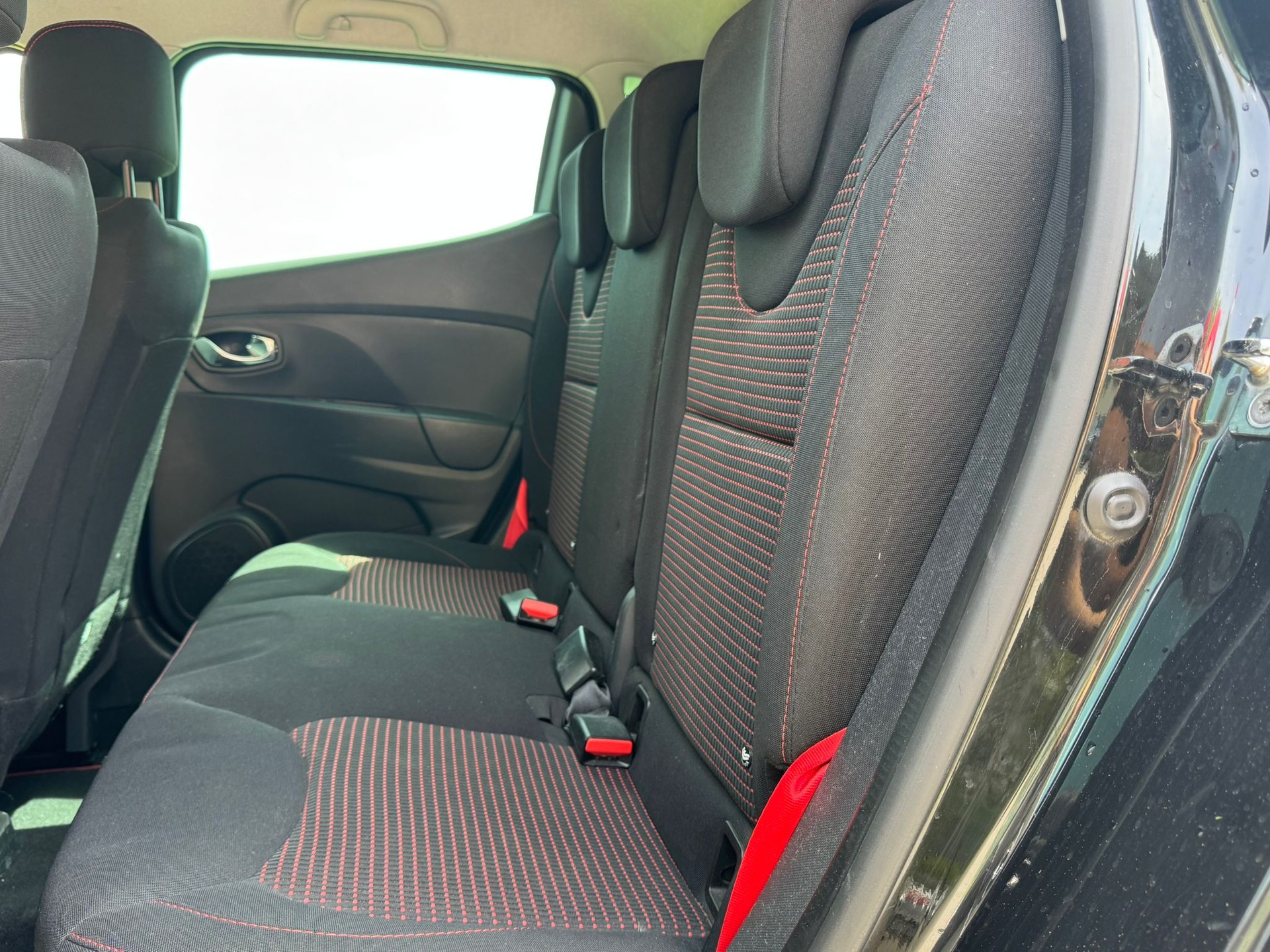 RENAULT Clio 1.6 T RS 200 EDC-image-12
