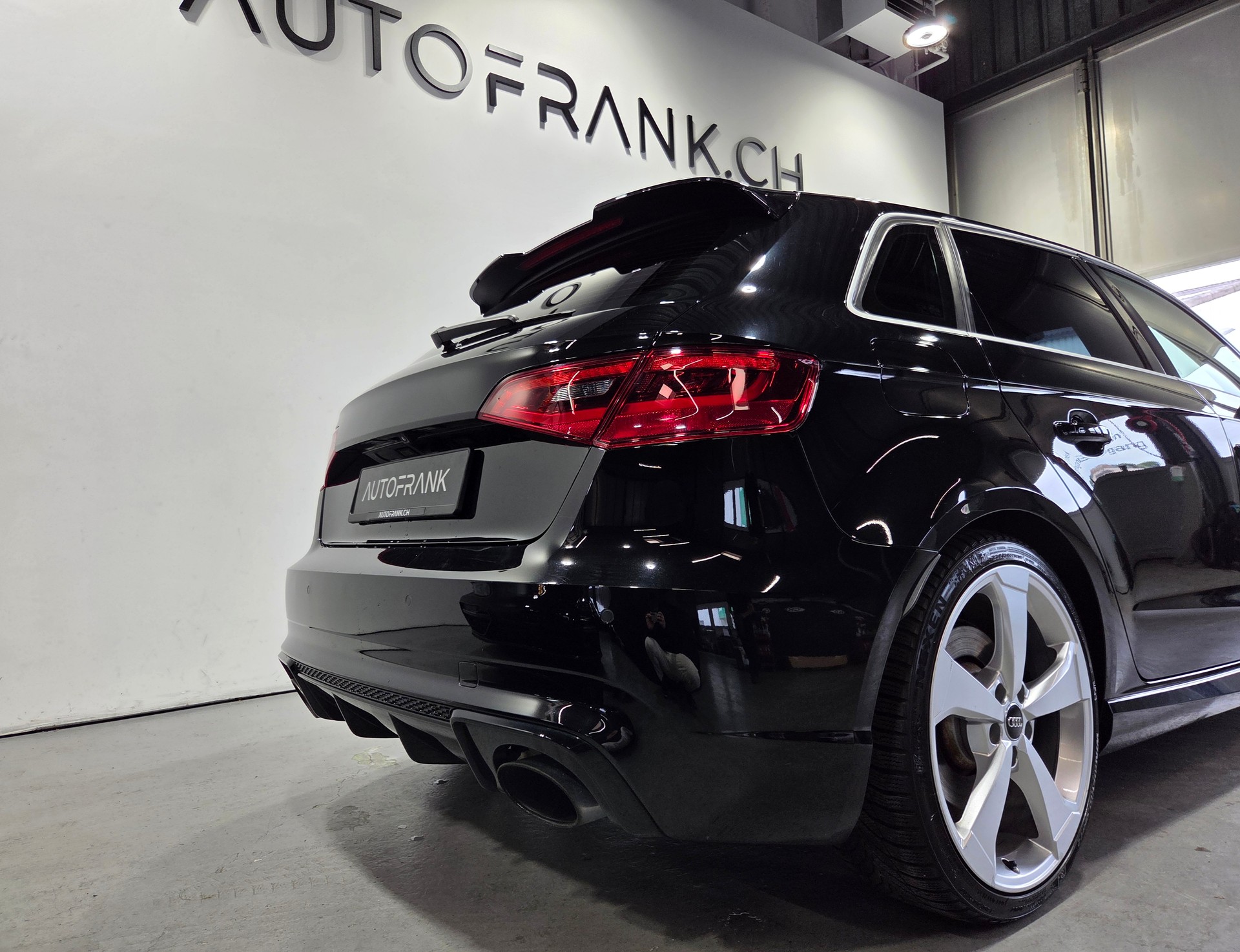 AUDI RS3 Sportback 2.5 T FSI quattro S-Tronic-image-8