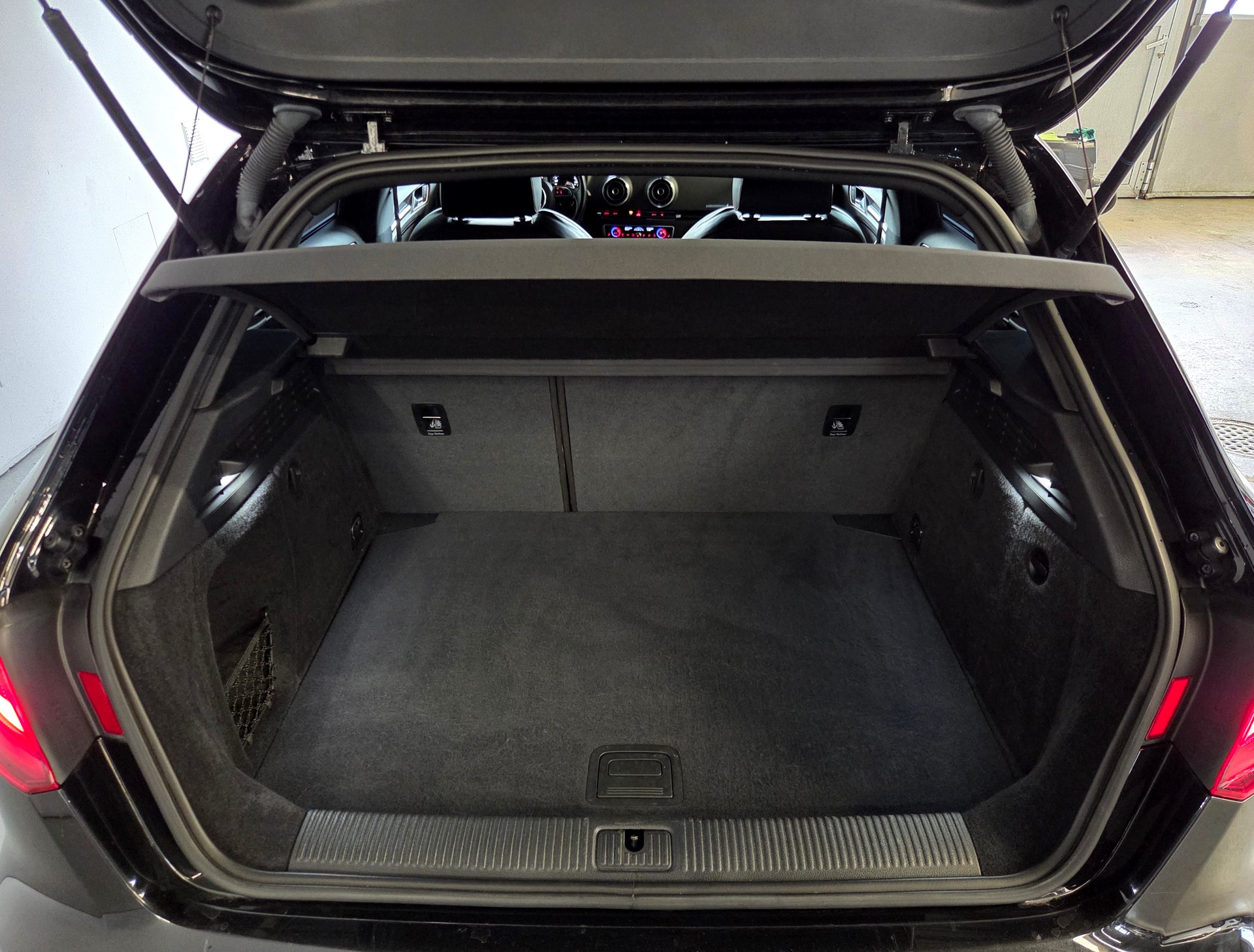 AUDI RS3 Sportback 2.5 T FSI quattro S-Tronic-image-21