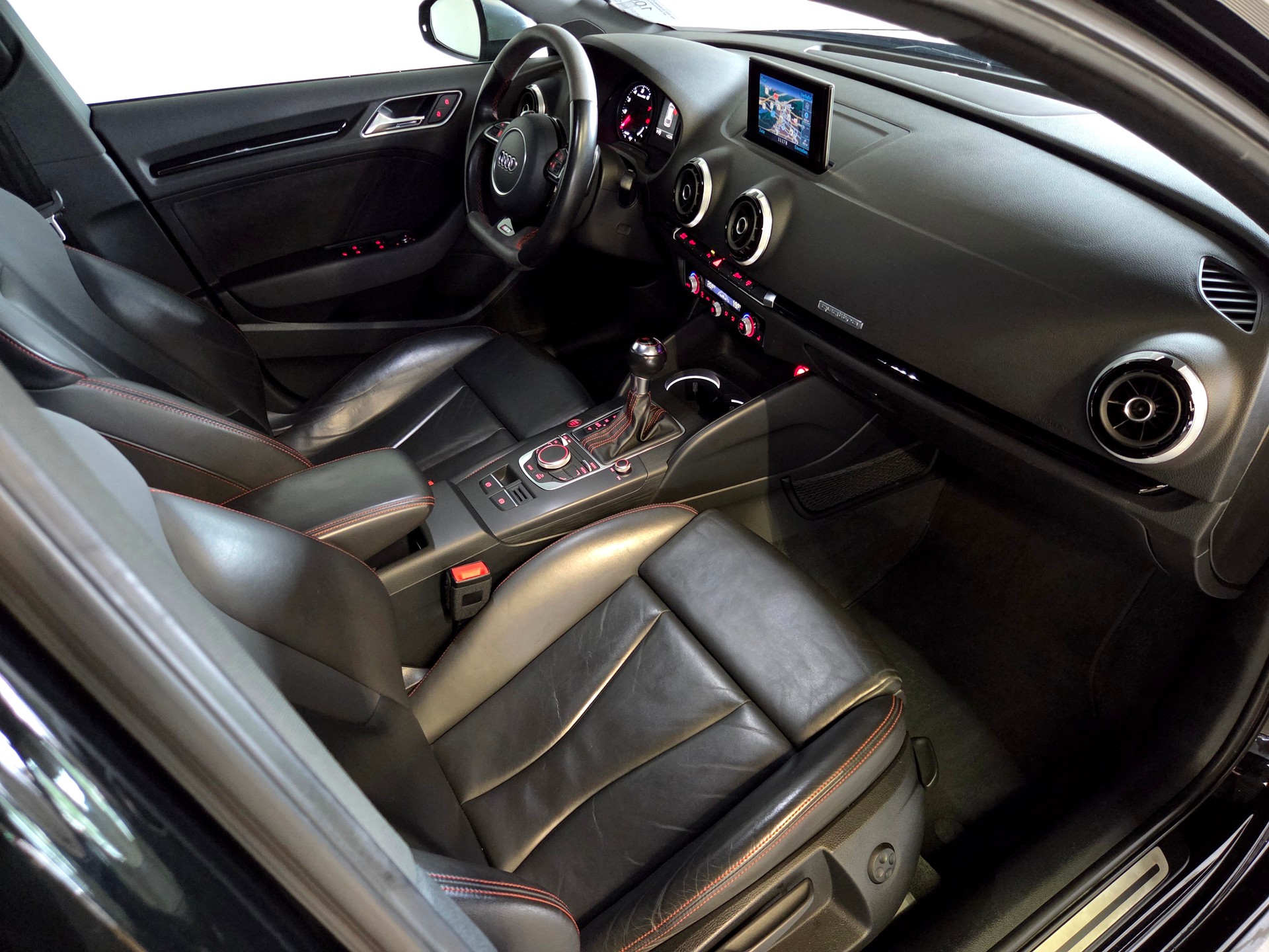 AUDI RS3 Sportback 2.5 T FSI quattro S-Tronic-image-6