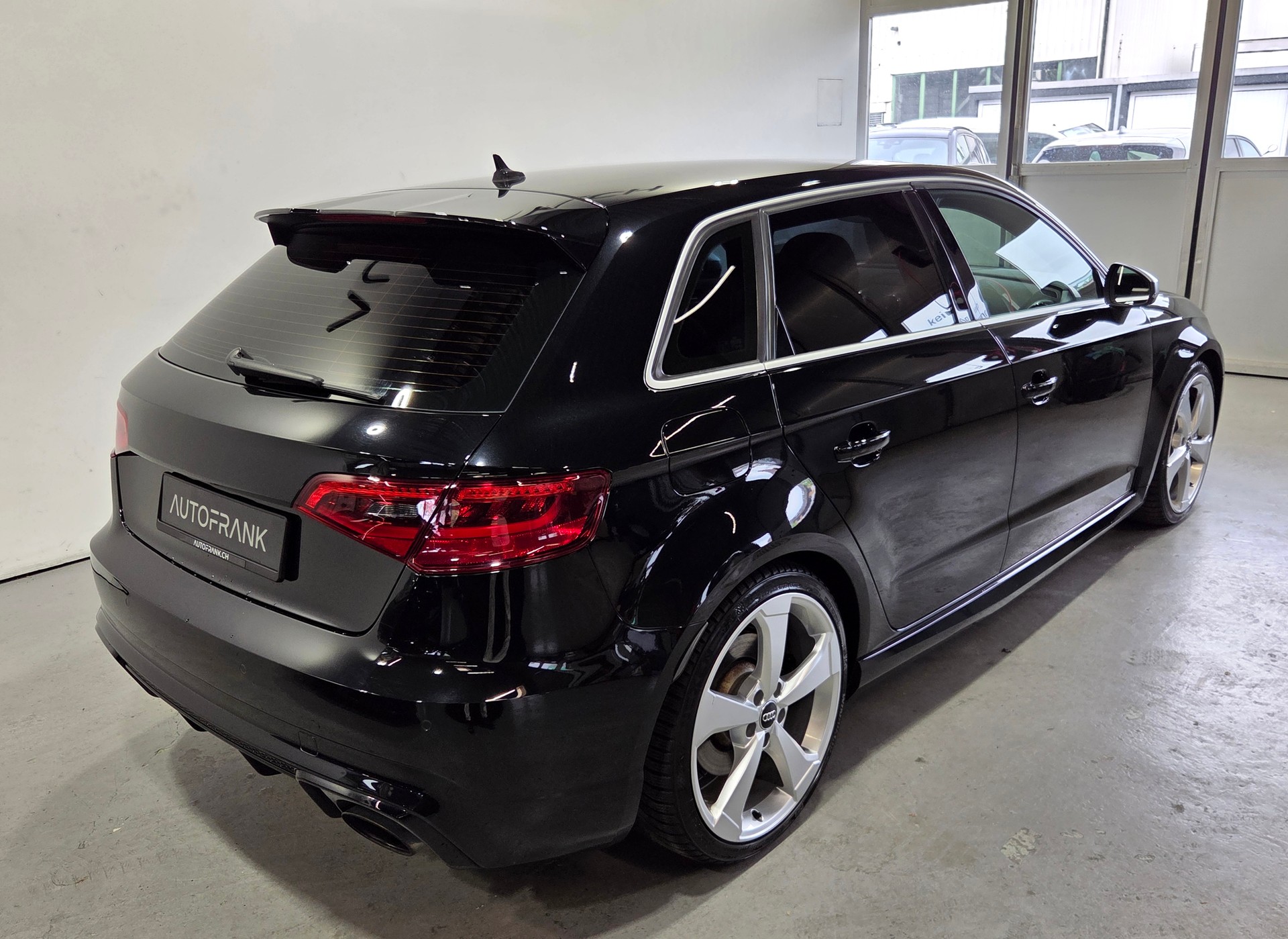 AUDI RS3 Sportback 2.5 T FSI quattro S-Tronic-image-19