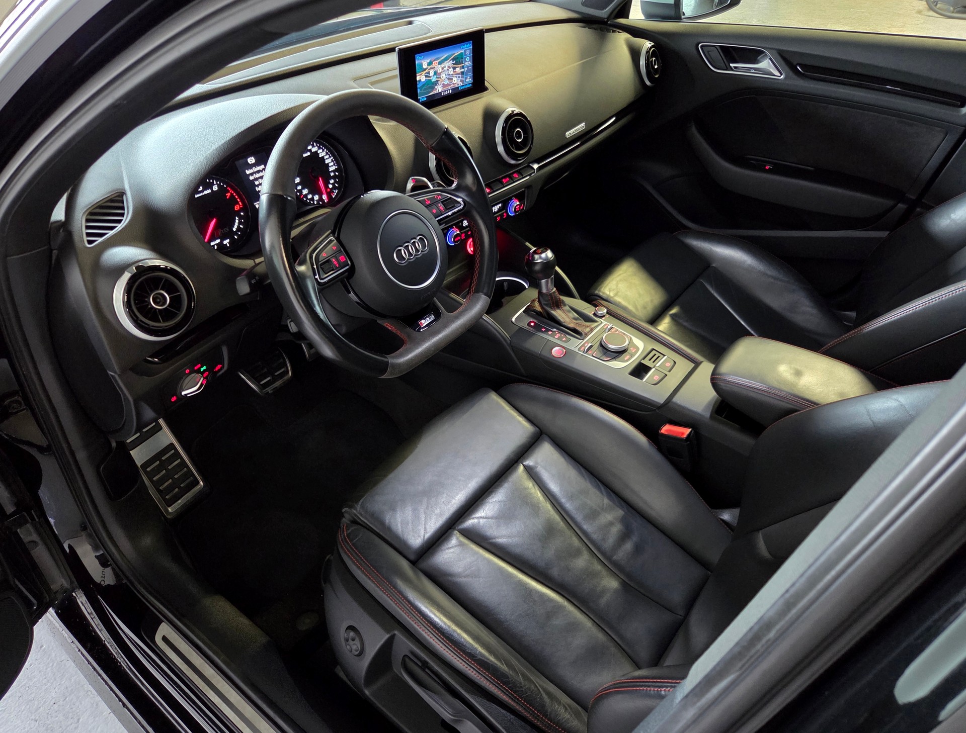 AUDI RS3 Sportback 2.5 T FSI quattro S-Tronic-showroom-element-3