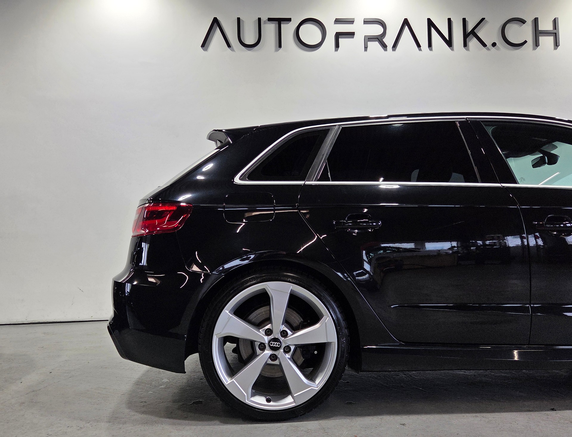 AUDI RS3 Sportback 2.5 T FSI quattro S-Tronic-image-14
