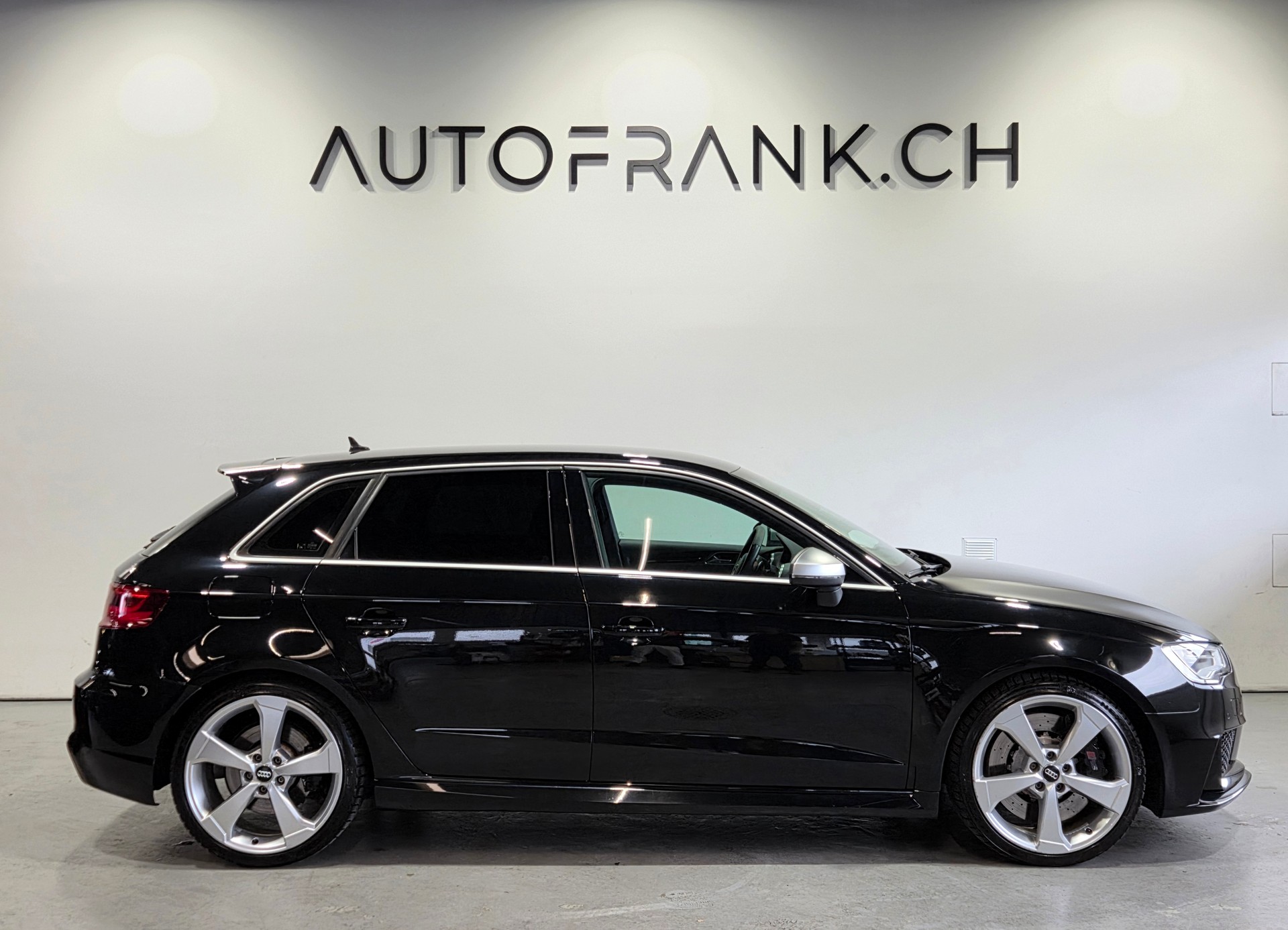 AUDI RS3 Sportback 2.5 T FSI quattro S-Tronic-showroom-element-1