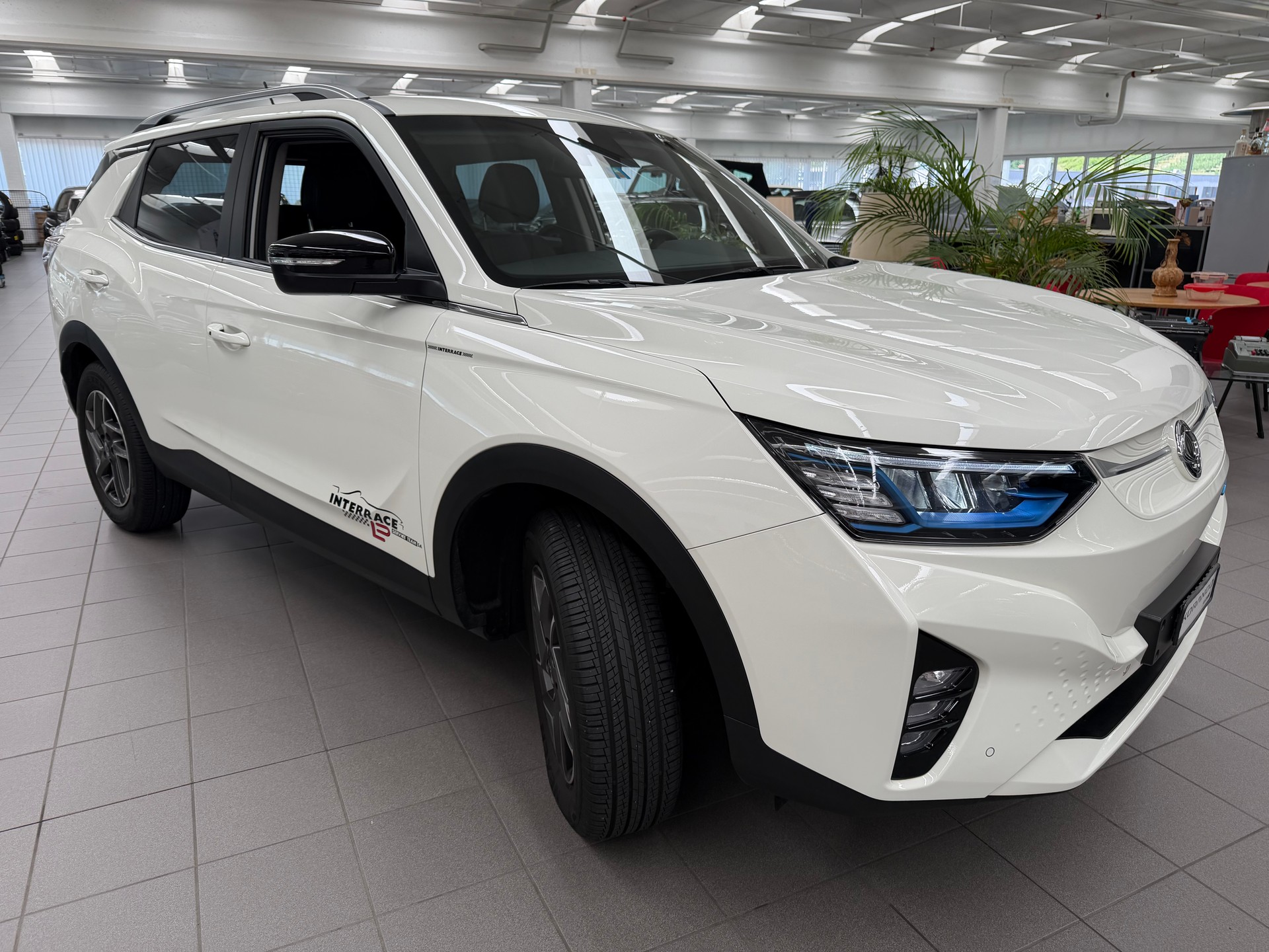 KGM-SsangYong Korando eMotion Titanium-image-1
