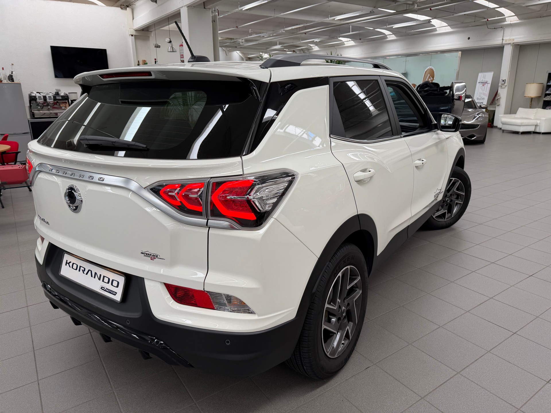 KGM-SsangYong Korando eMotion Titanium-image-3