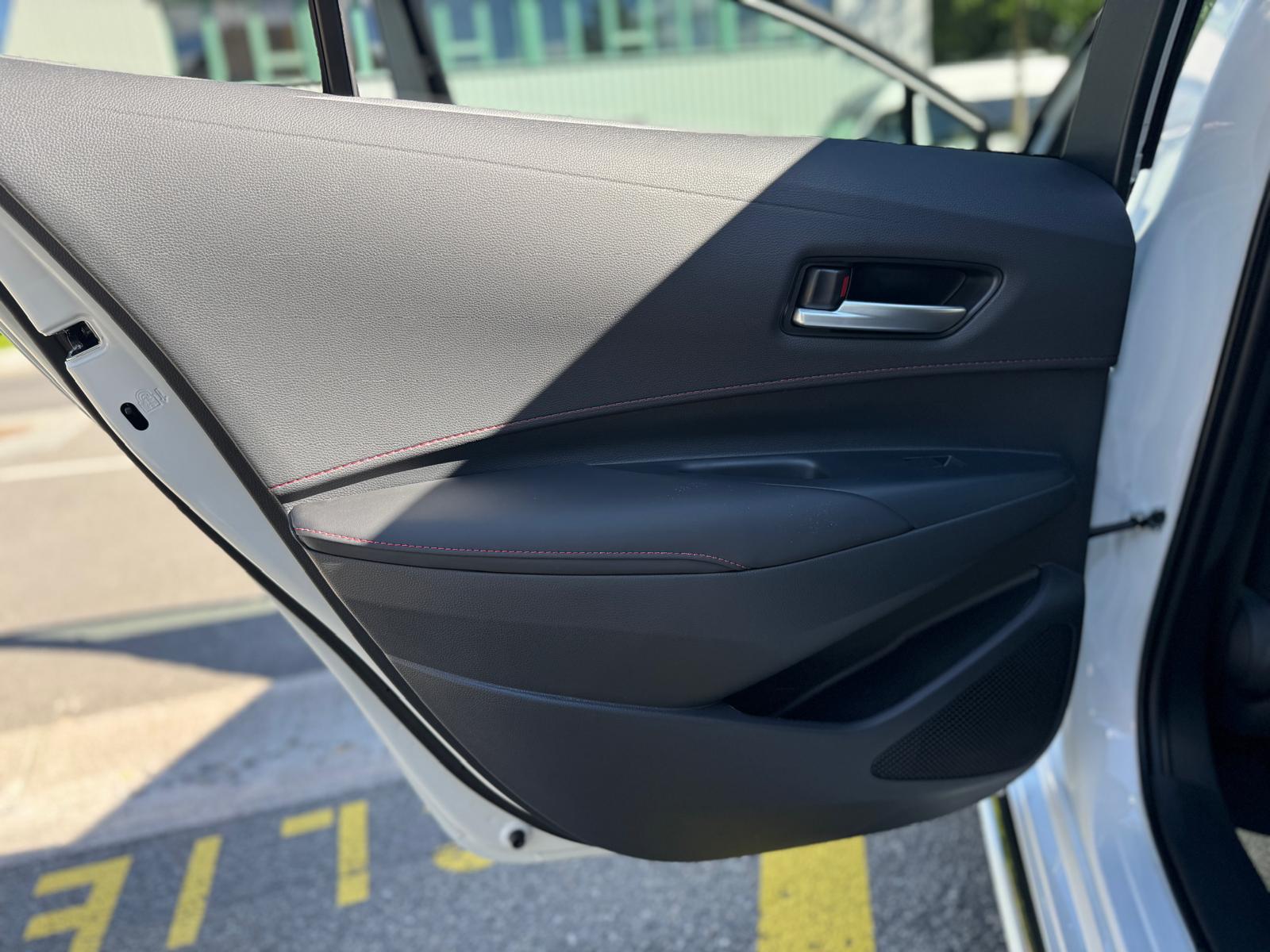 TOYOTA Corolla Touring Sports 2.0 HSD GR-Sport e-CVT-image-14